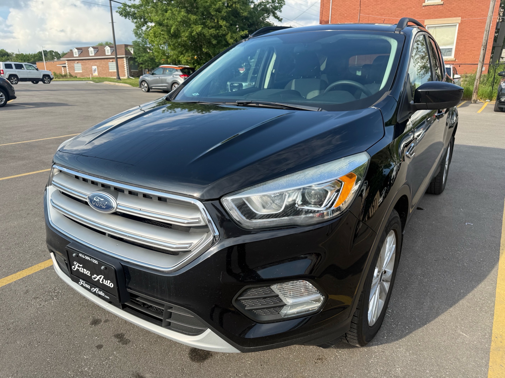/carage/2017-Ford-Escape-735147015008442.jpg