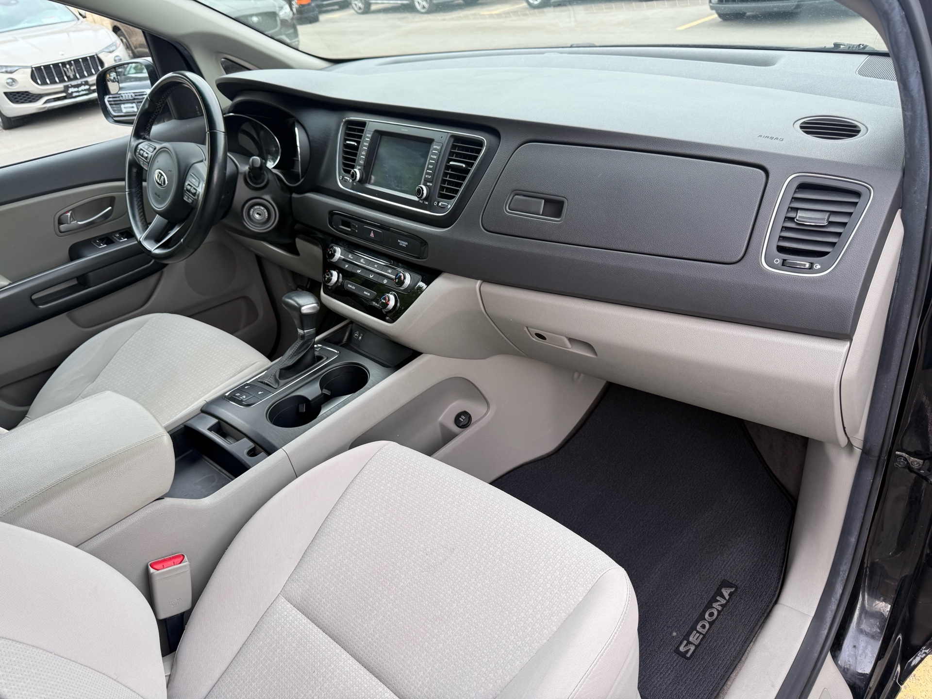 /carage/2017-Kia-Sedona-9436421541062225.jpg
