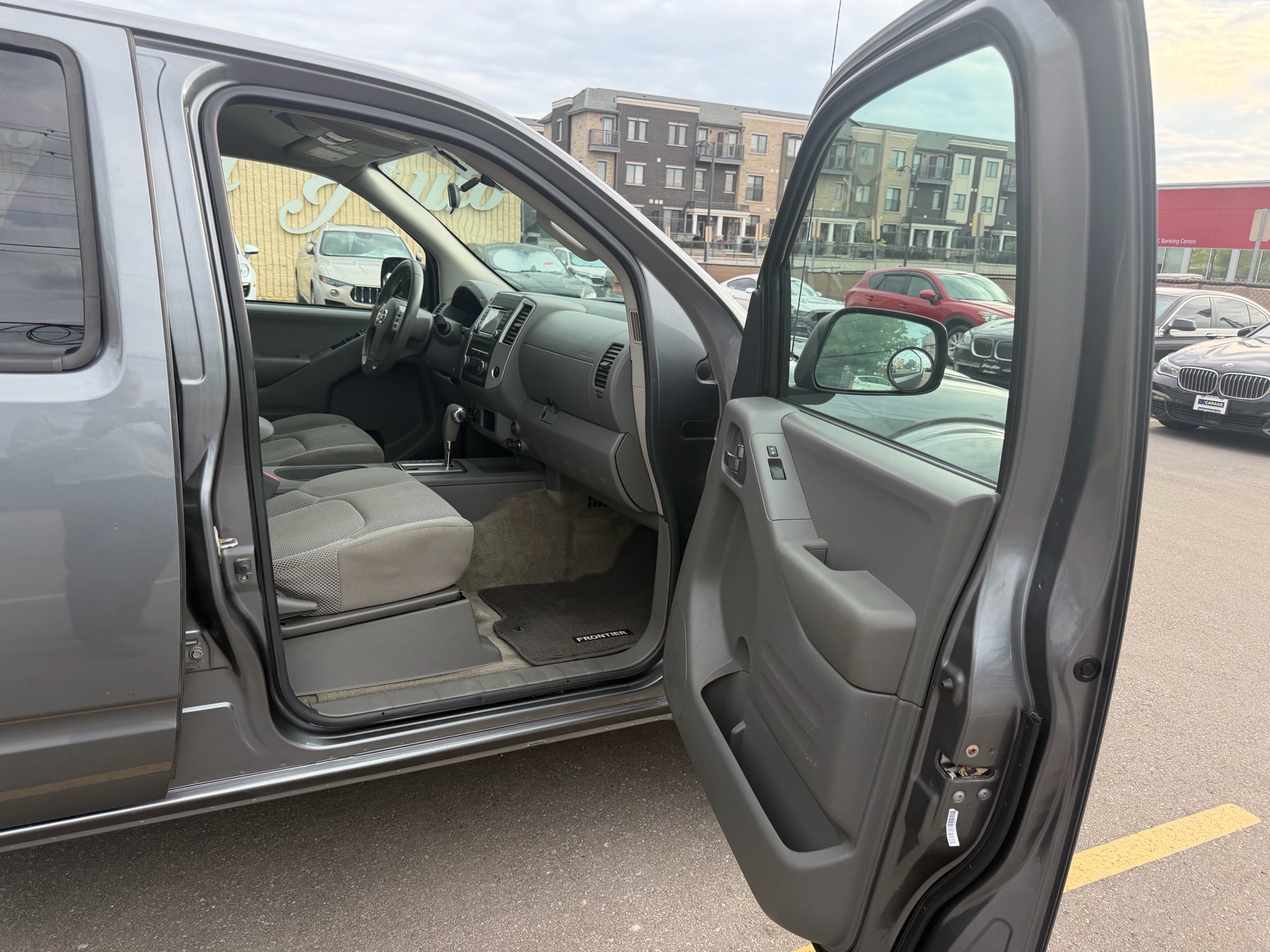 /carage/2017-Nissan-Frontier-42210325242949254.jpg