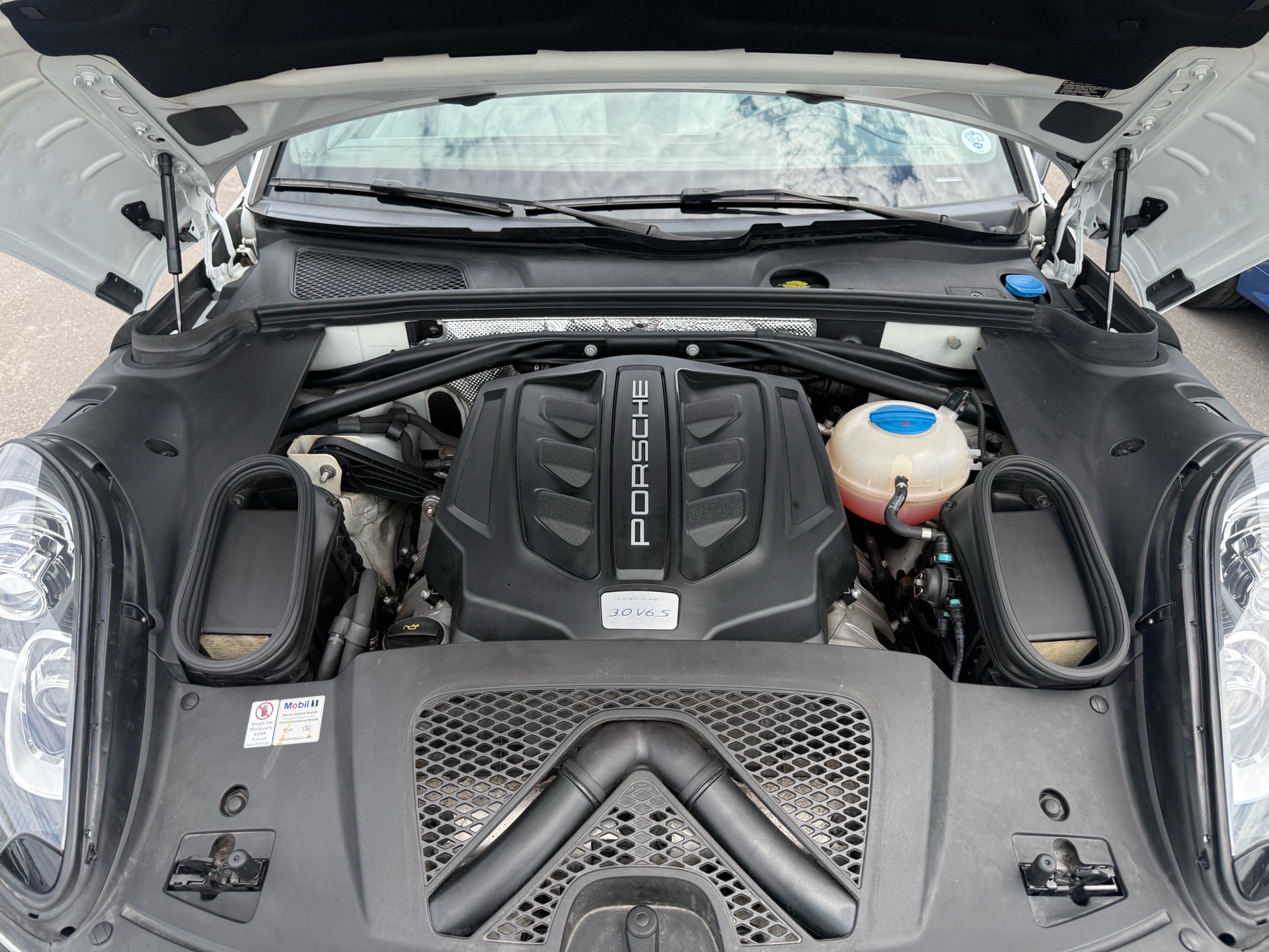 /carage/2017-Porsche-Macan-11224397135992858.jpg