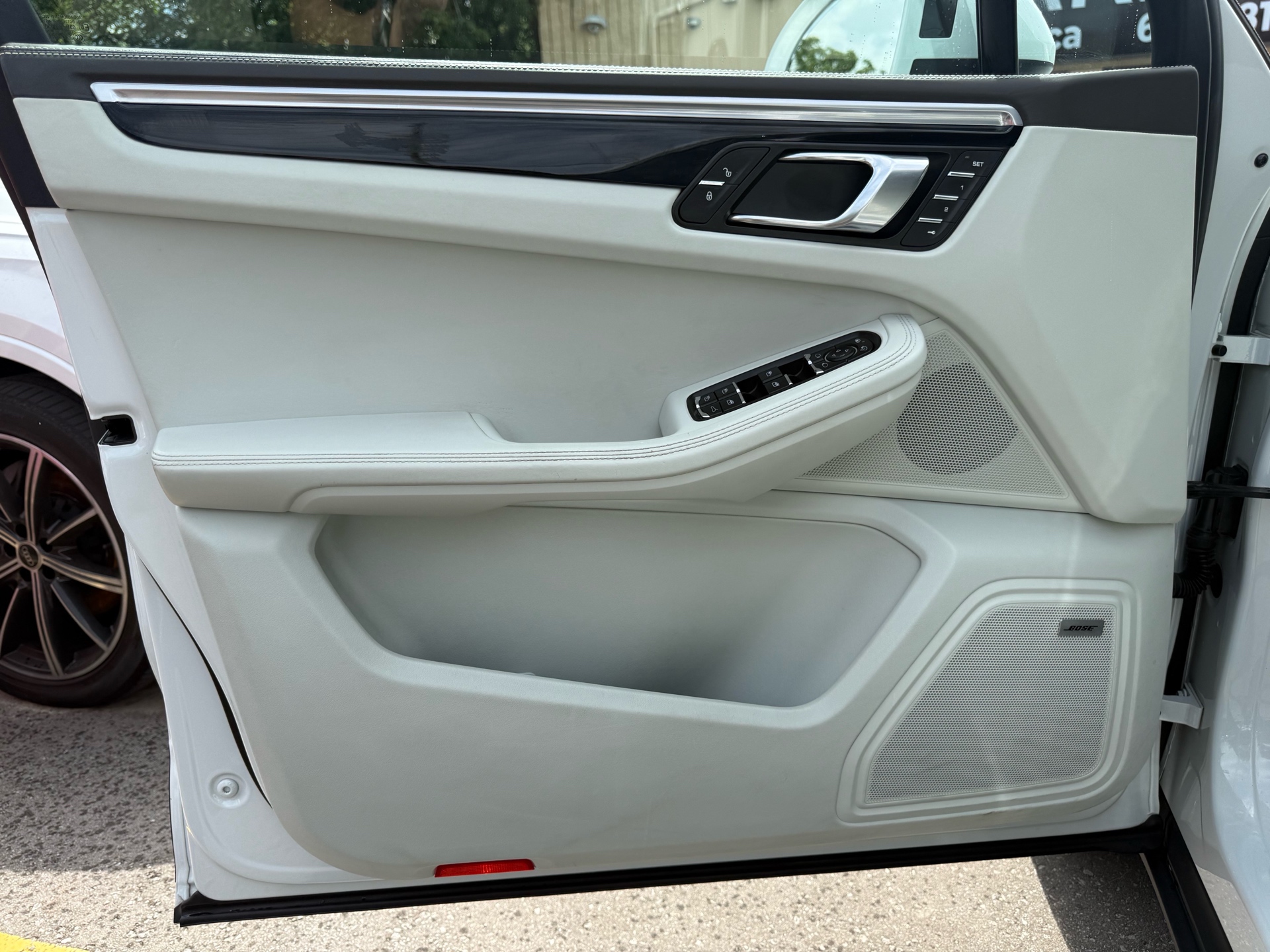/carage/2017-Porsche-Macan-18662281346683263.jpg