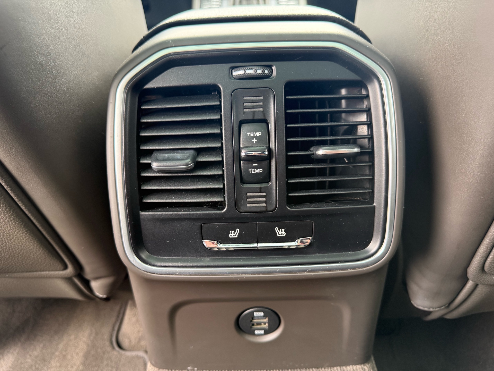 /carage/2017-Porsche-Macan-2046883142068796.jpg