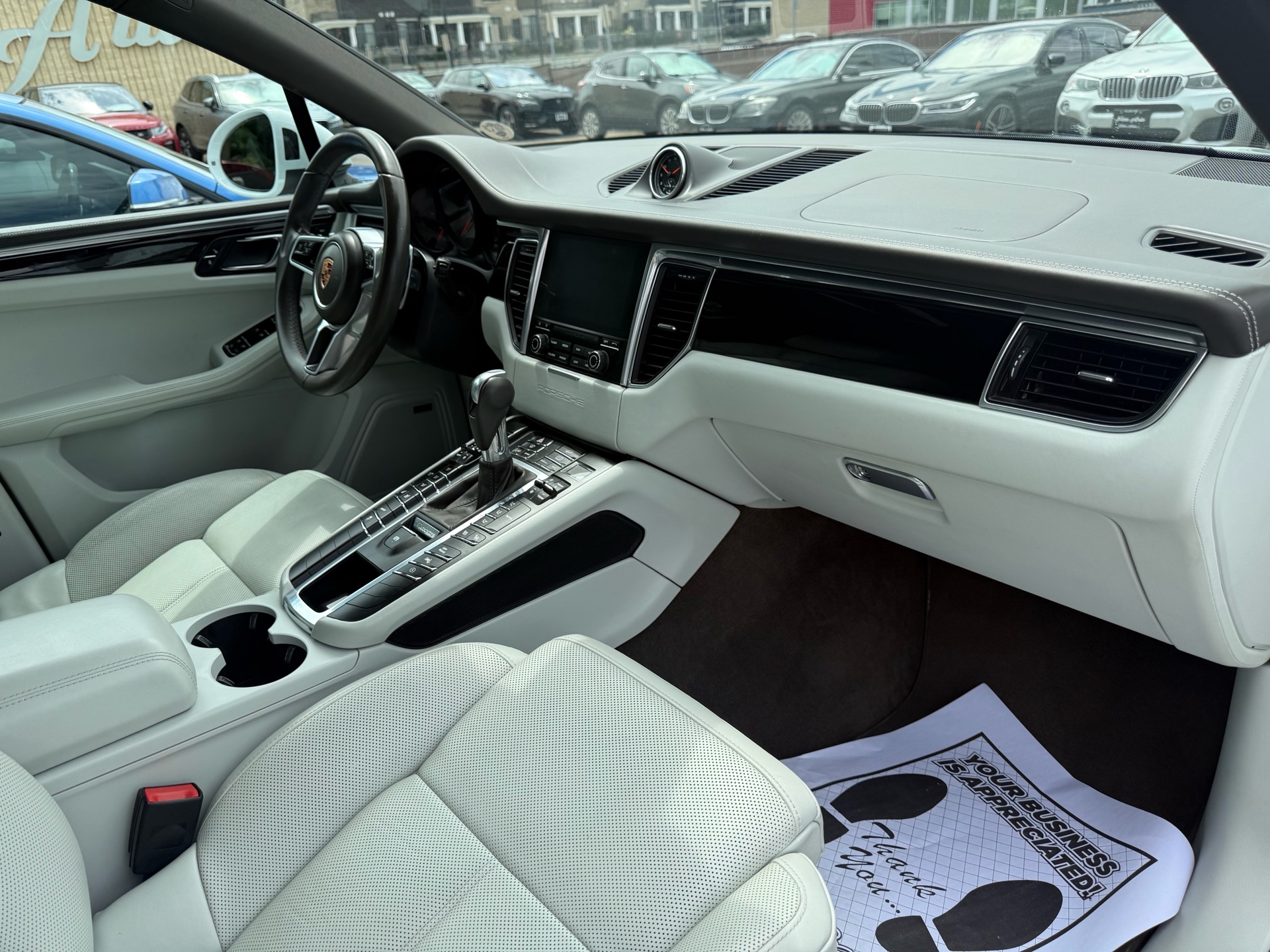 /carage/2017-Porsche-Macan-28431924303215483.jpg