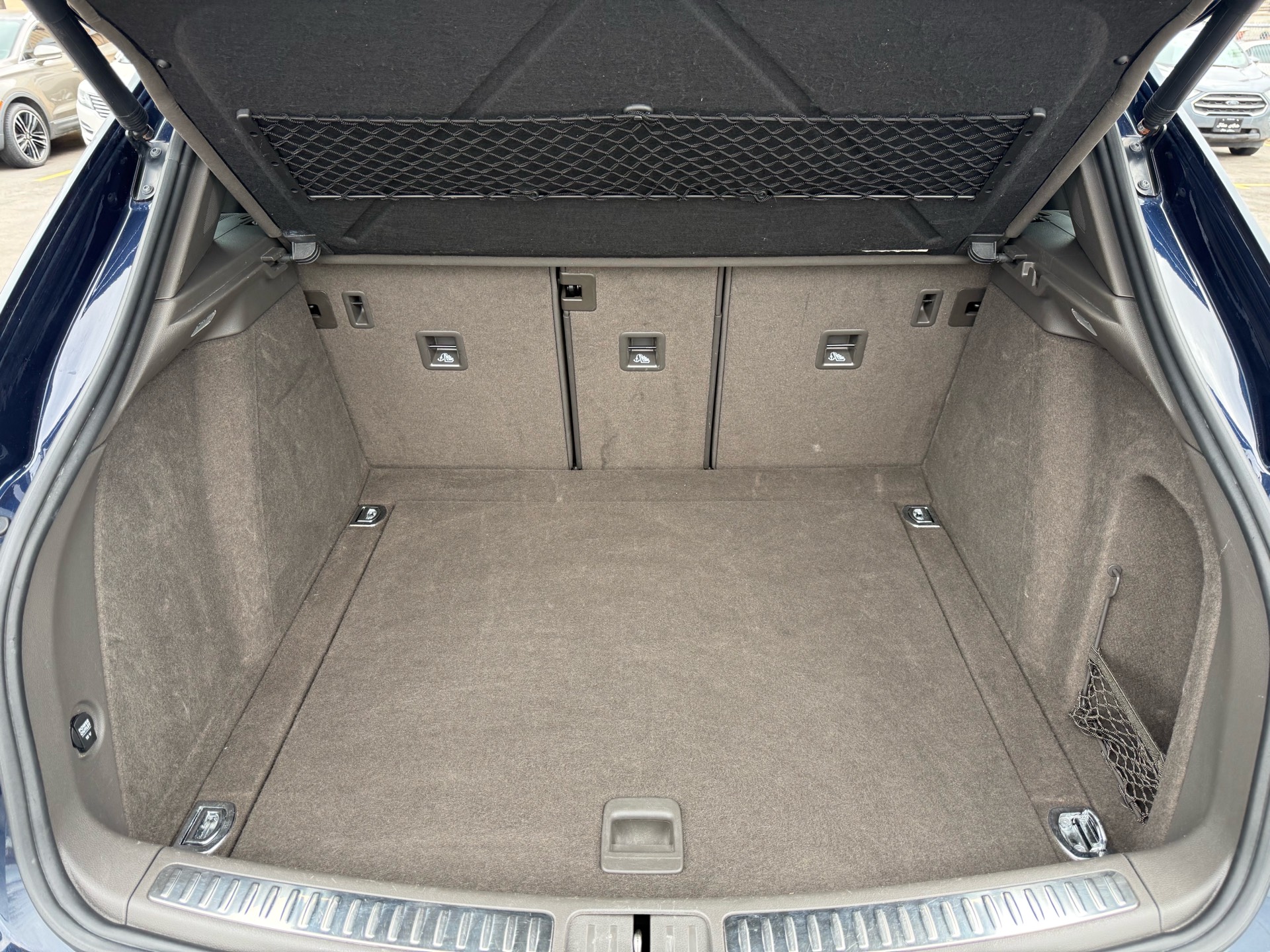 /carage/2017-Porsche-Macan-5451506177848922.jpg