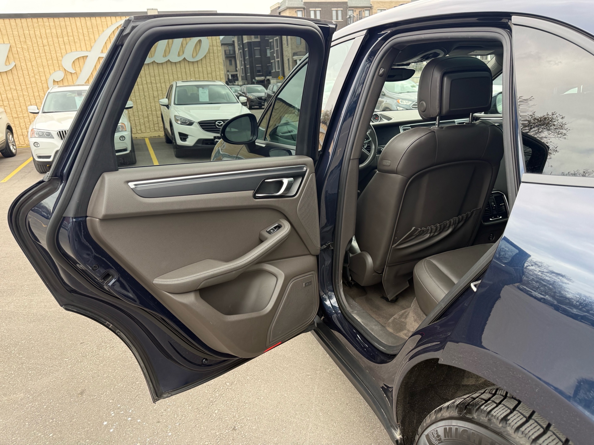 /carage/2017-Porsche-Macan-6663047941403097.jpg