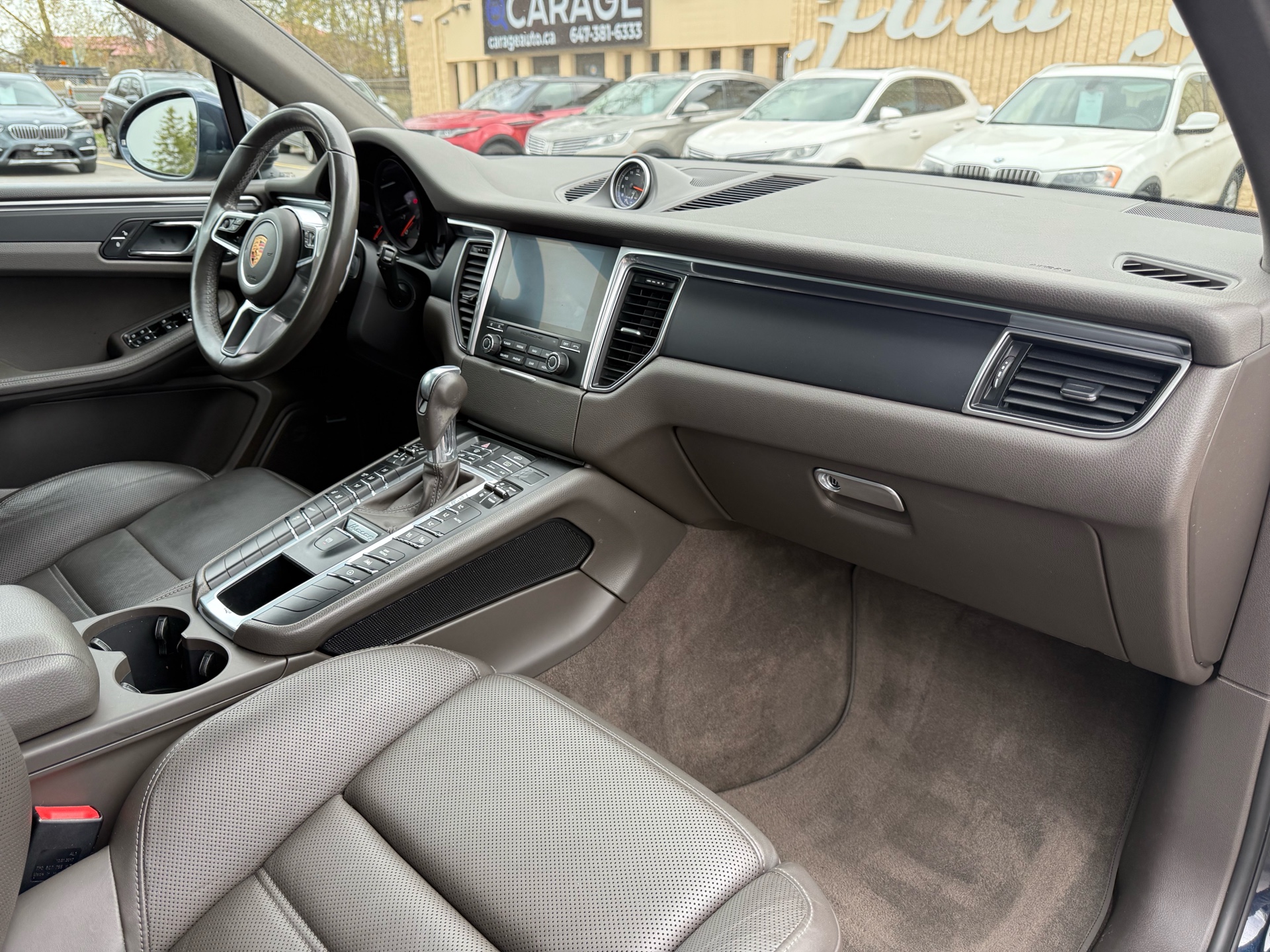 /carage/2017-Porsche-Macan-701566363721237.jpg