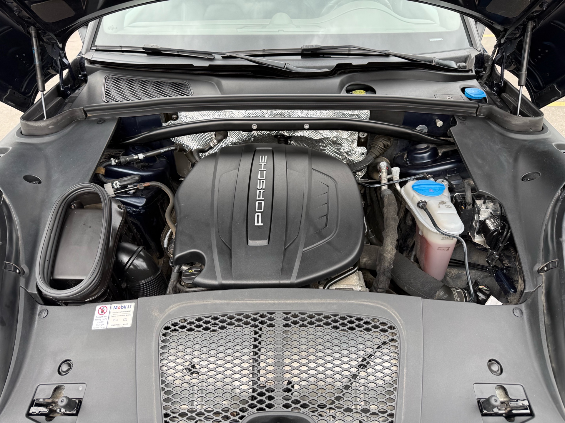 /carage/2017-Porsche-Macan-7078885544238753.jpg