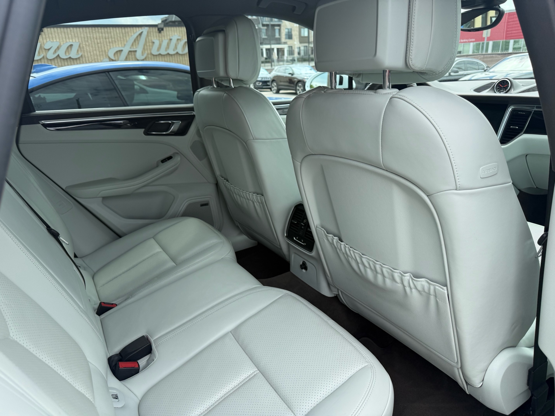 /carage/2017-Porsche-Macan-8367835697011394.jpg