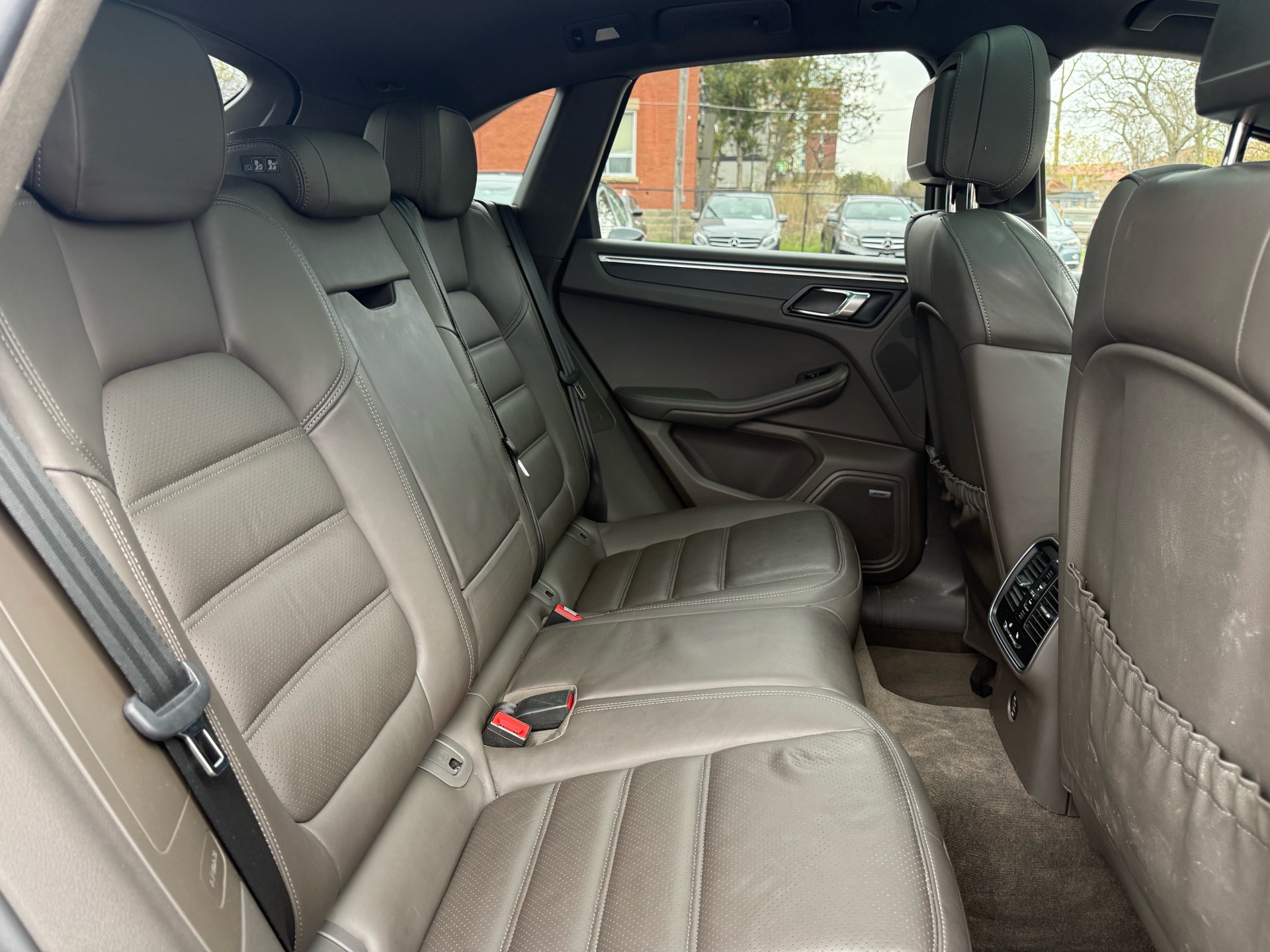 /carage/2017-Porsche-Macan-8644212627276131.jpg