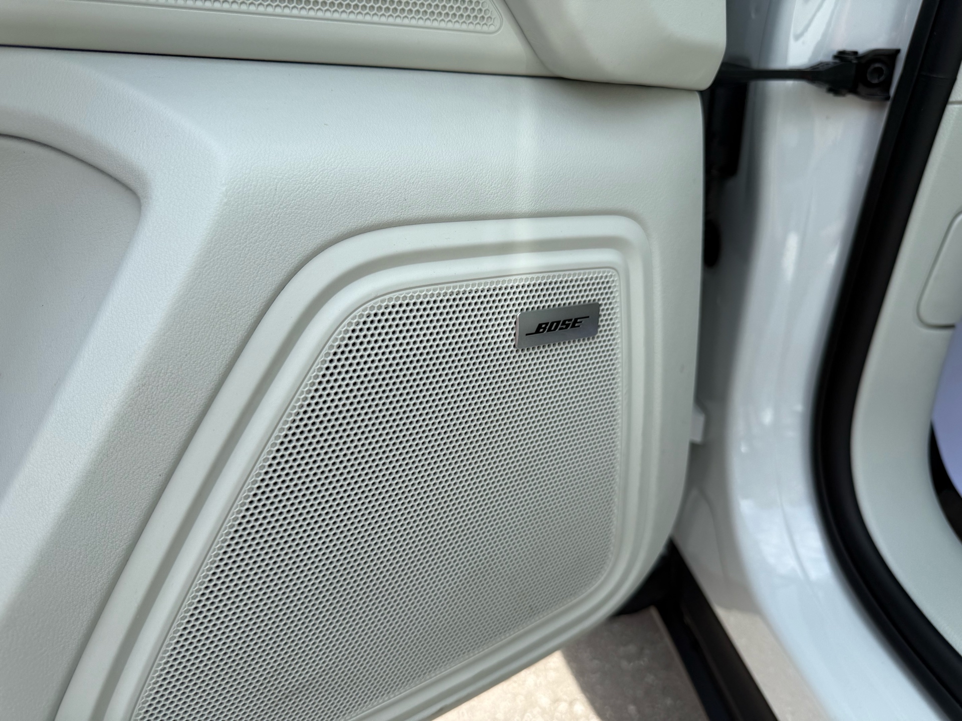 /carage/2017-Porsche-Macan-8766451827100232.jpg
