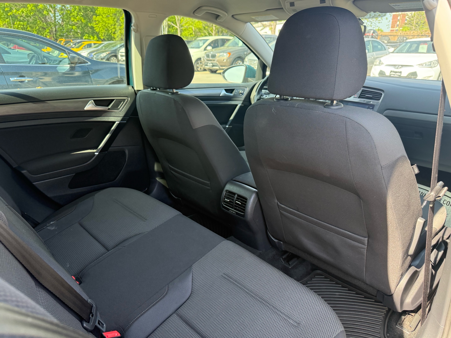 /carage/2017-Volkswagen-E-Golf-02998037953881938.jpg
