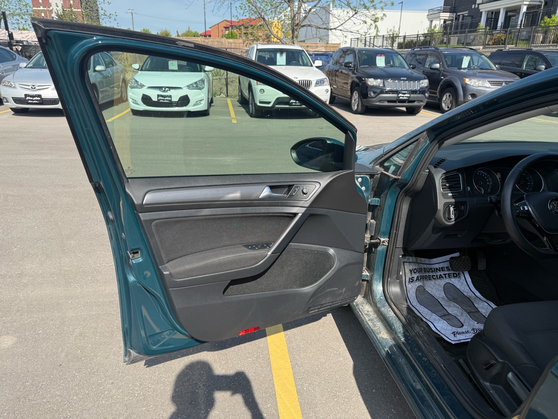 /carage/2017-Volkswagen-E-Golf-20635846792003276.jpg