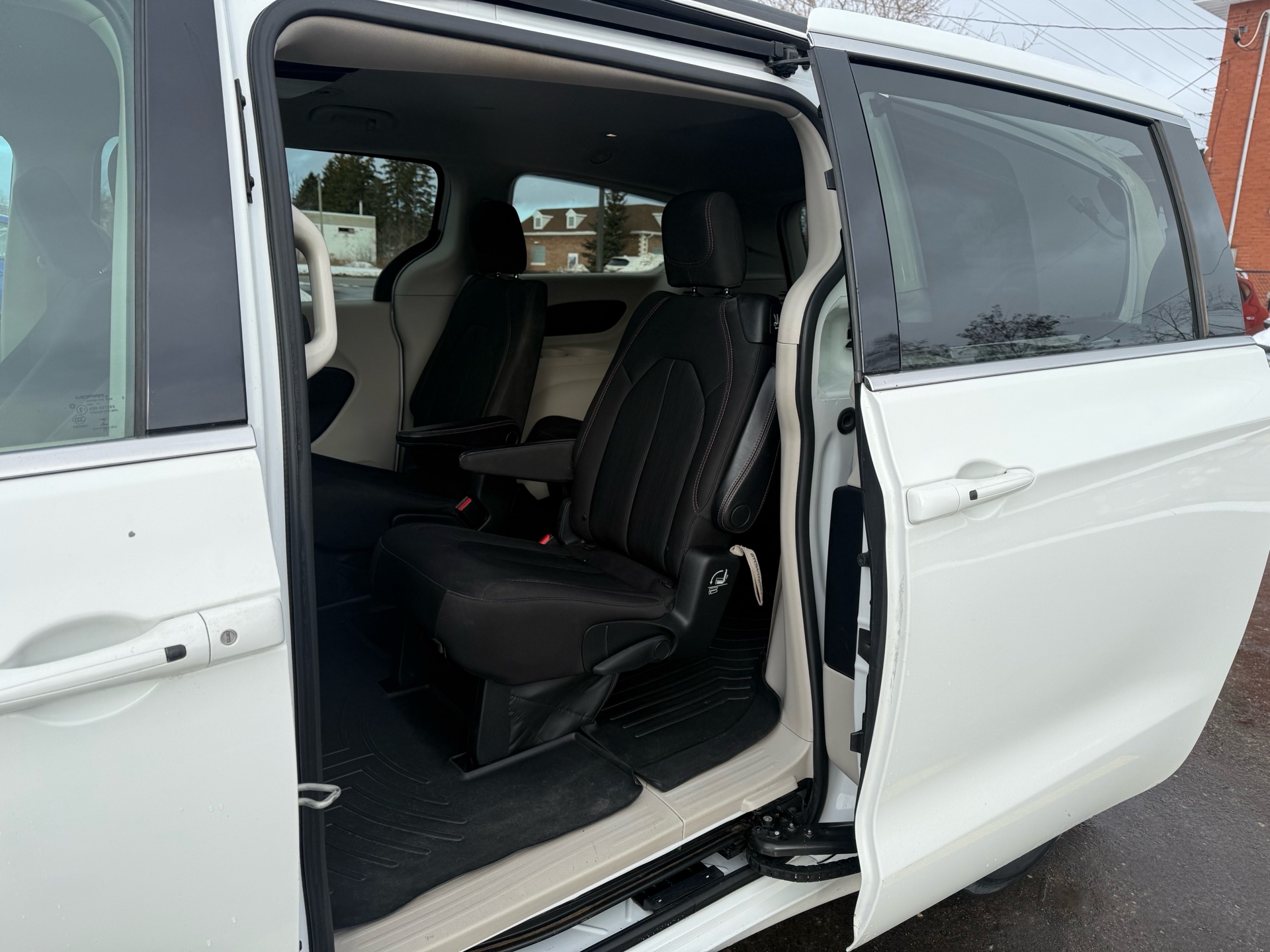 /carage/2018-Chrysler-Pacifica-3317566369875746.jpg