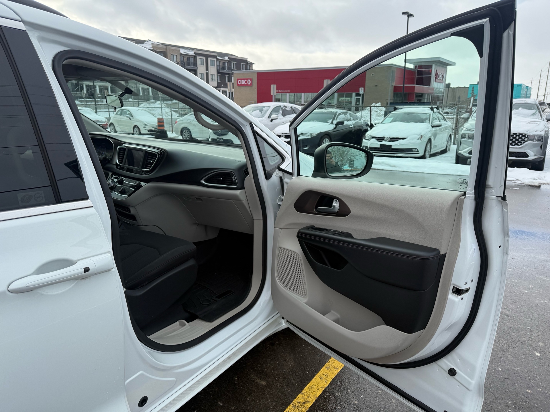 /carage/2018-Chrysler-Pacifica-6609225996553039.jpg