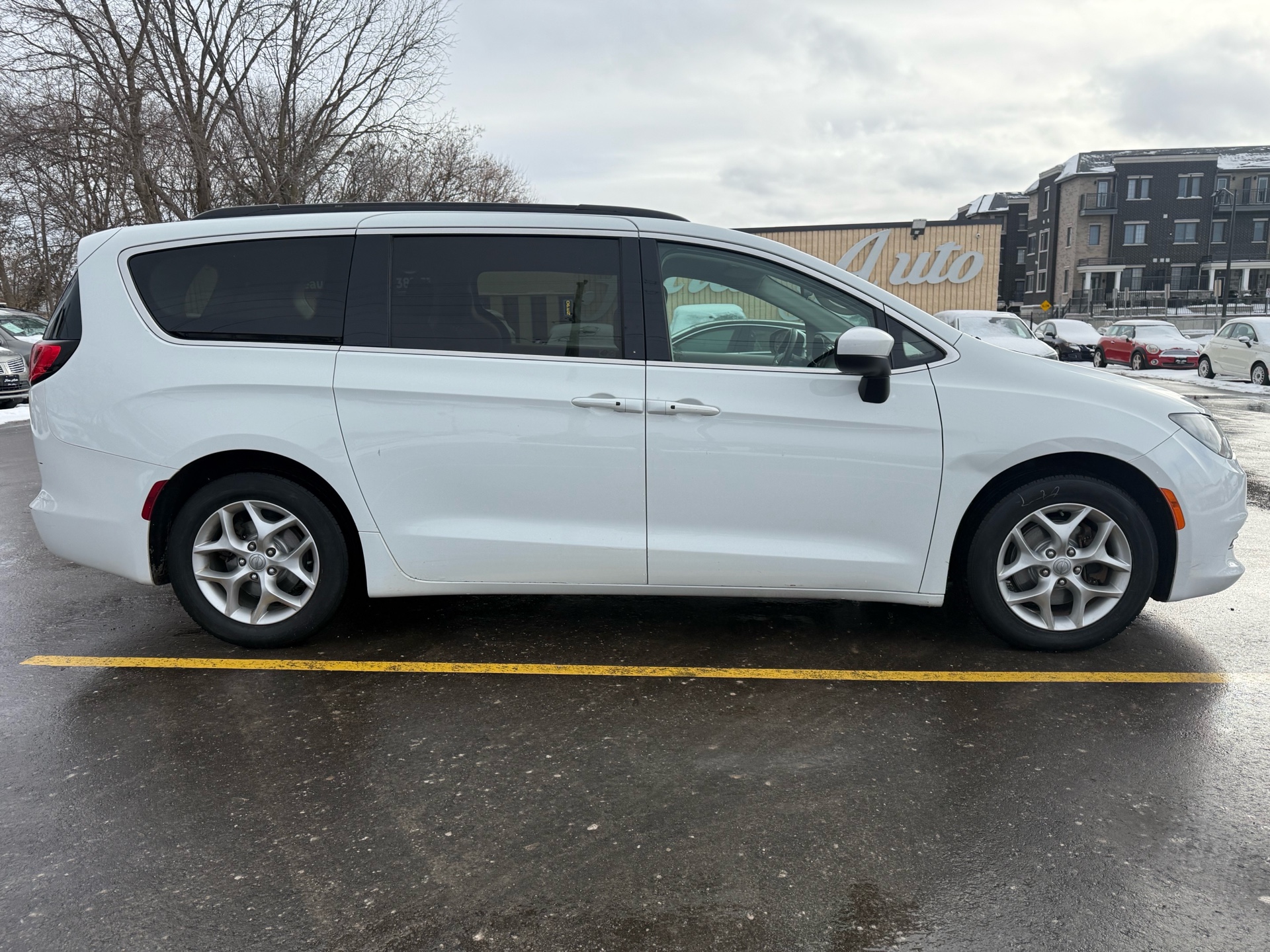 /carage/2018-Chrysler-Pacifica-9160470433403531.jpg
