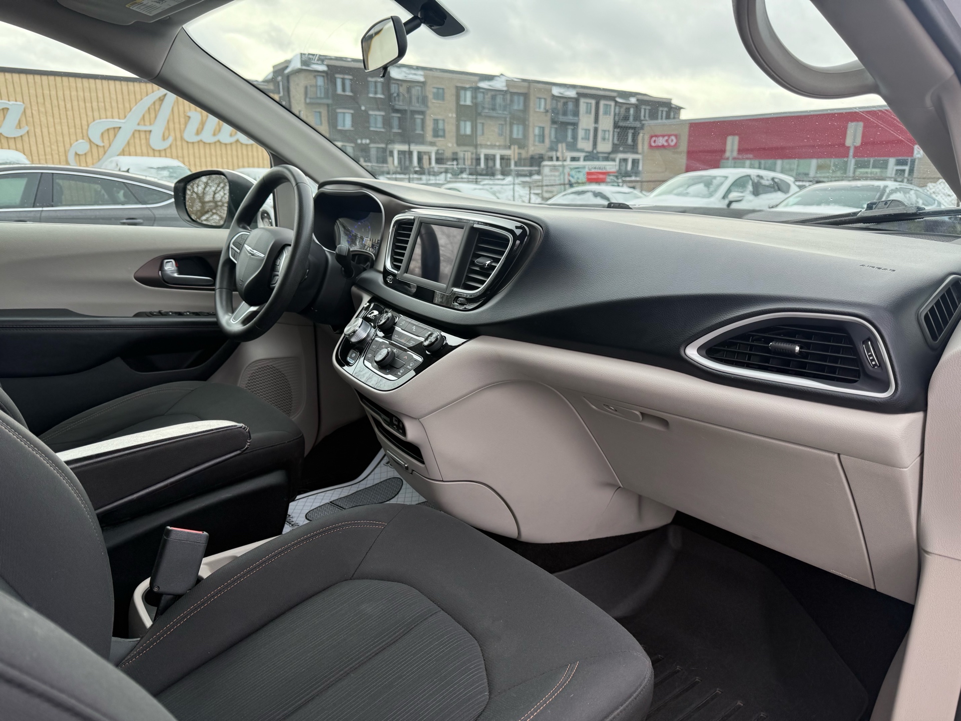 /carage/2018-Chrysler-Pacifica-9584957093694366.jpg