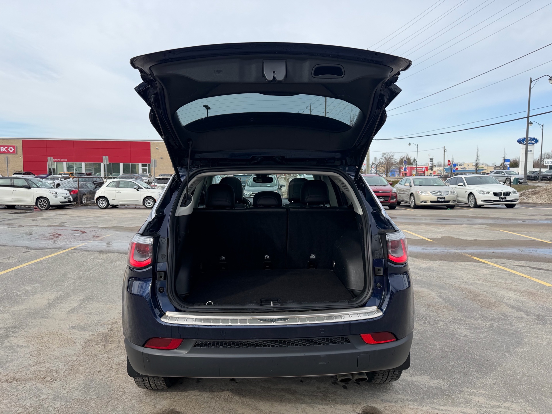 /carage/2018-Jeep-Compass-1044265171285561.jpg