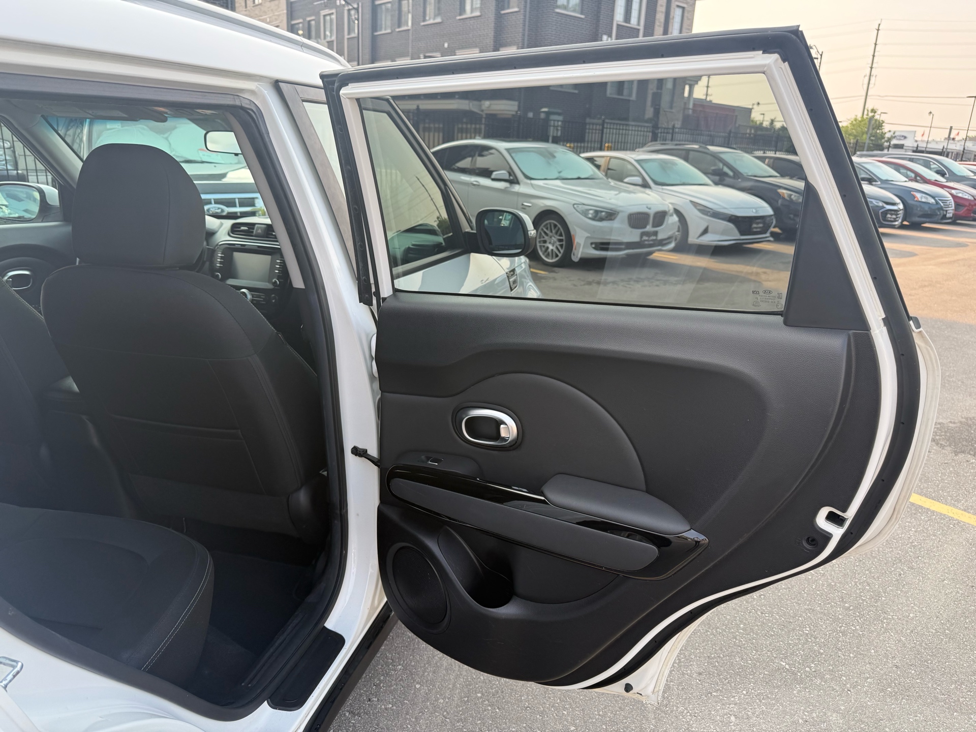 /carage/2018-Kia-Soul-015225344914788552.jpg