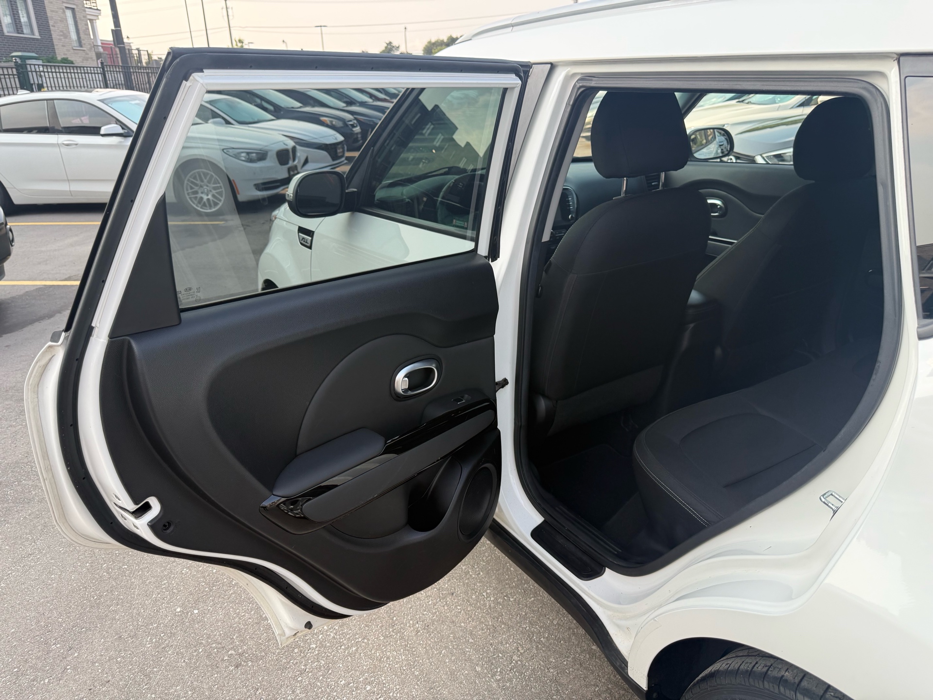 /carage/2018-Kia-Soul-023852258637292012.jpg