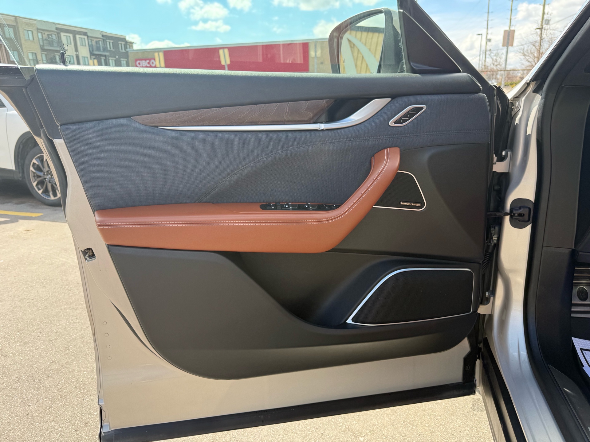 /carage/2018-Maserati-Levante-09991801445686521.jpg