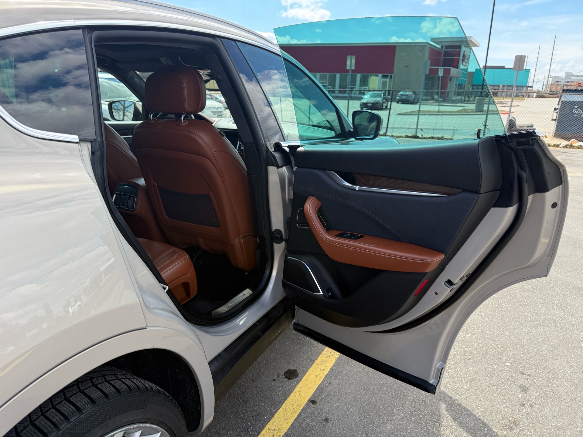 /carage/2018-Maserati-Levante-7831804225500962.jpg