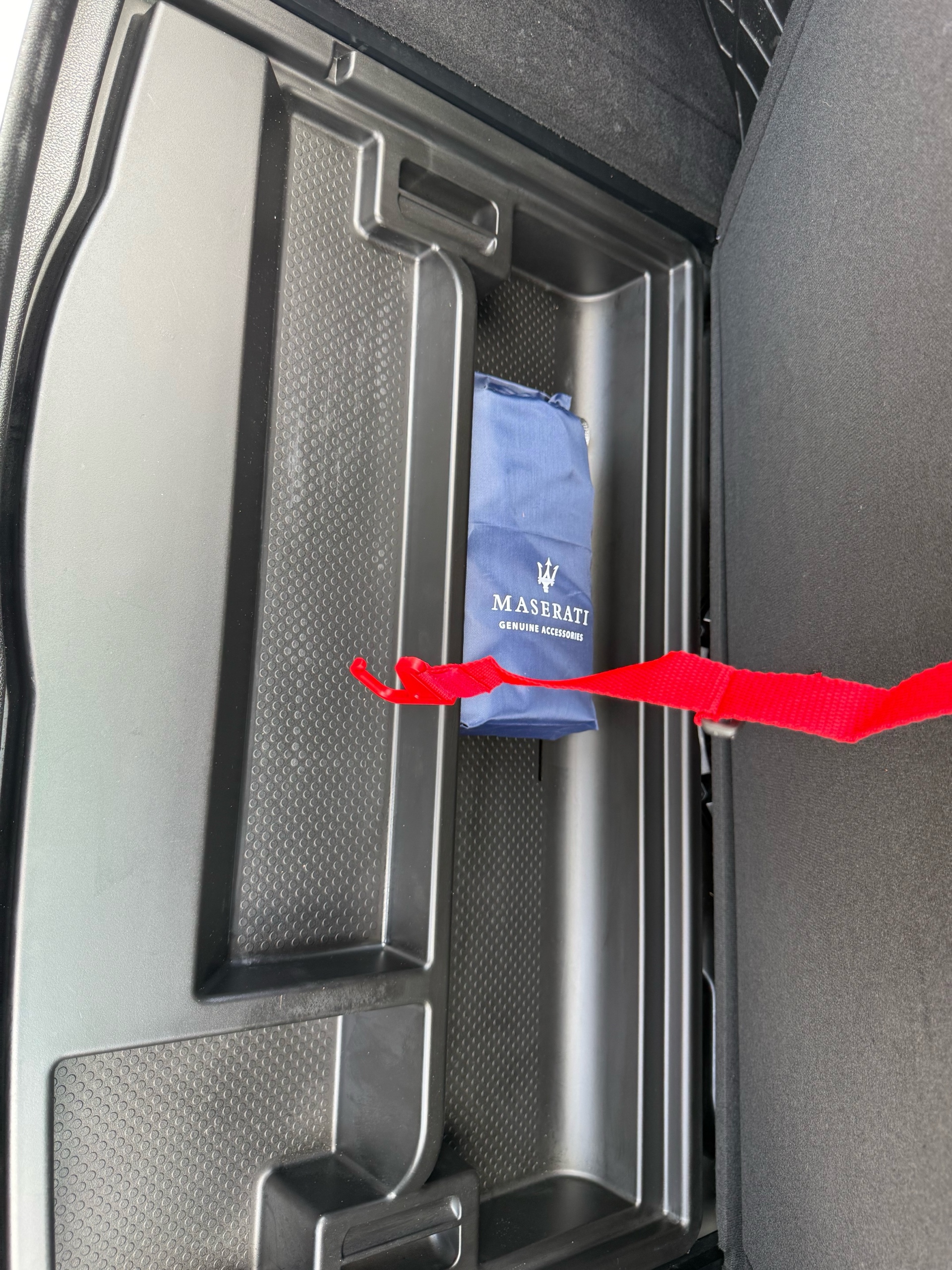 /carage/2018-Maserati-Levante-9277359742667388.jpg