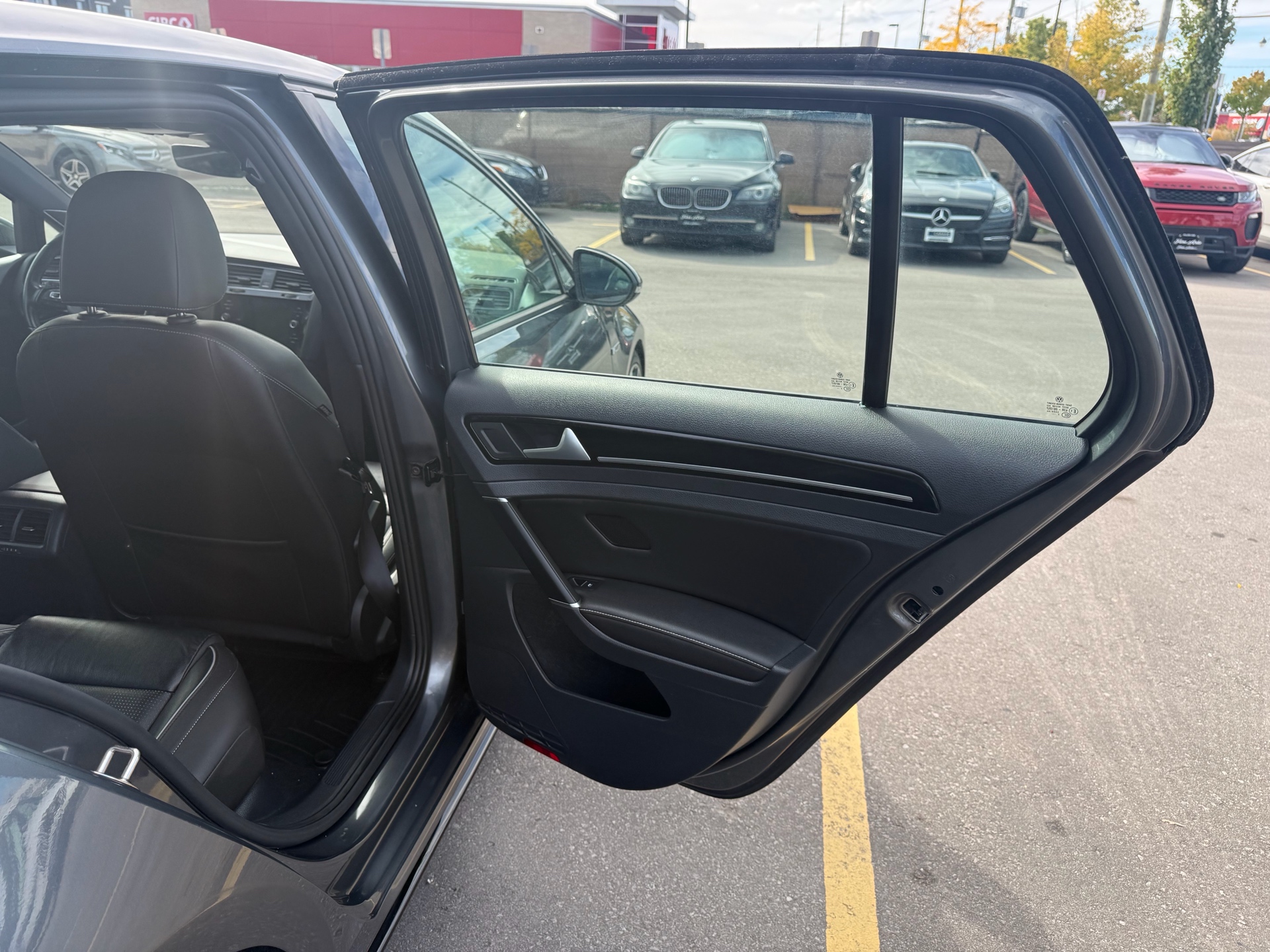 /carage/2018-Volkswagen-GolfR-003146449278440544.jpg
