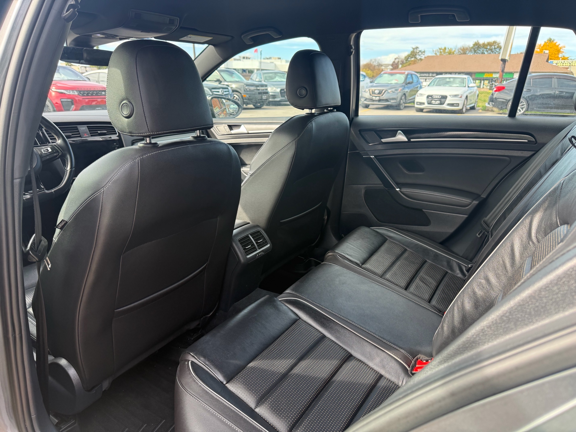 /carage/2018-Volkswagen-GolfR-052142002963566414.jpg
