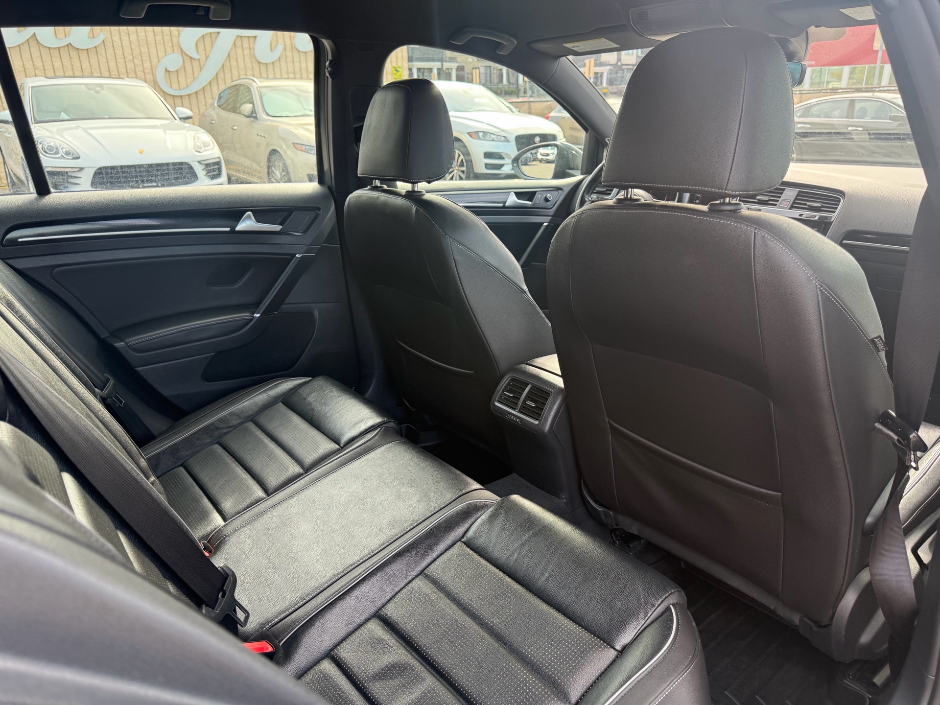 /carage/2018-Volkswagen-GolfR-07376255326457382.jpg