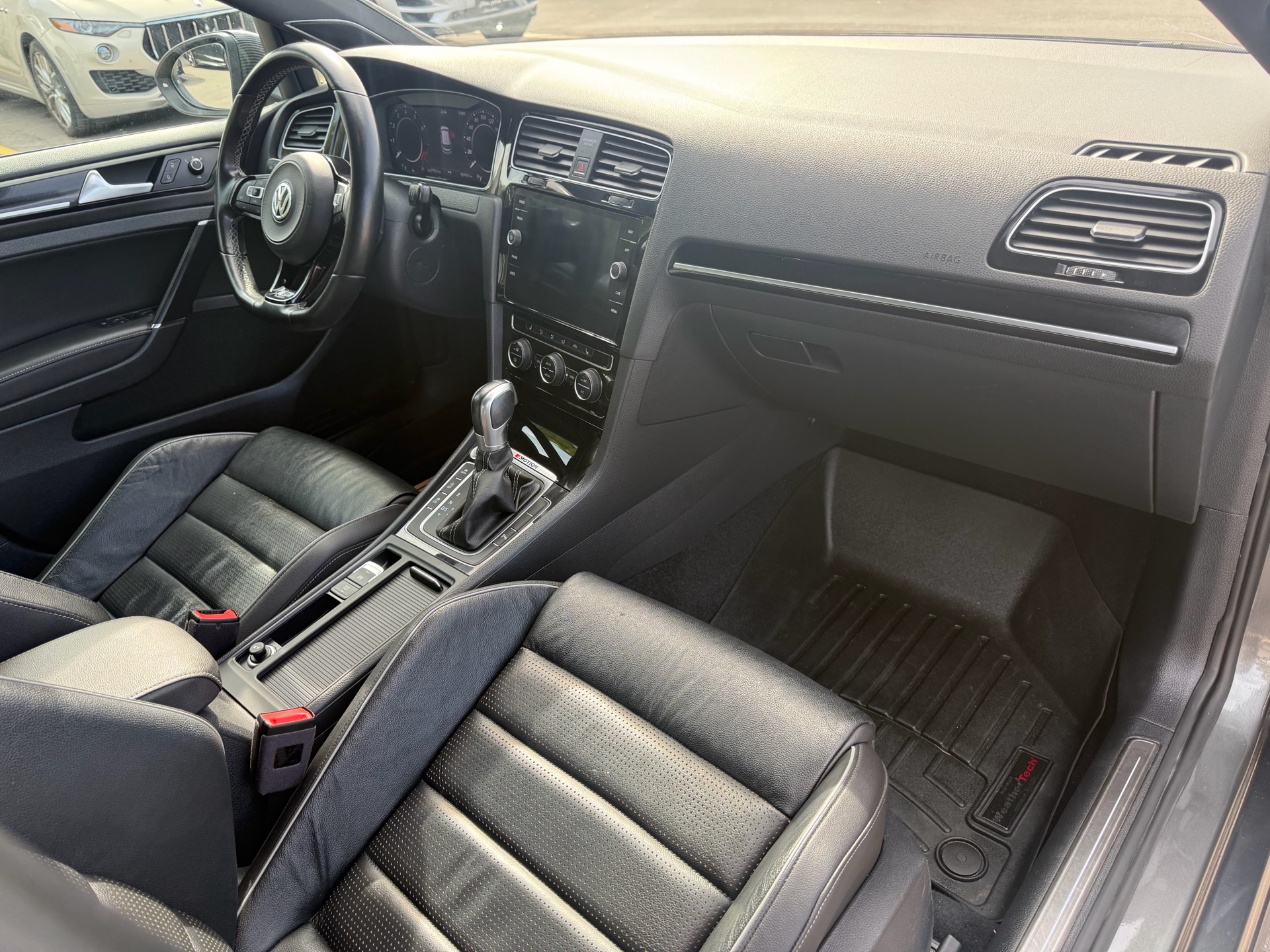 /carage/2018-Volkswagen-GolfR-5704881631142777.jpg
