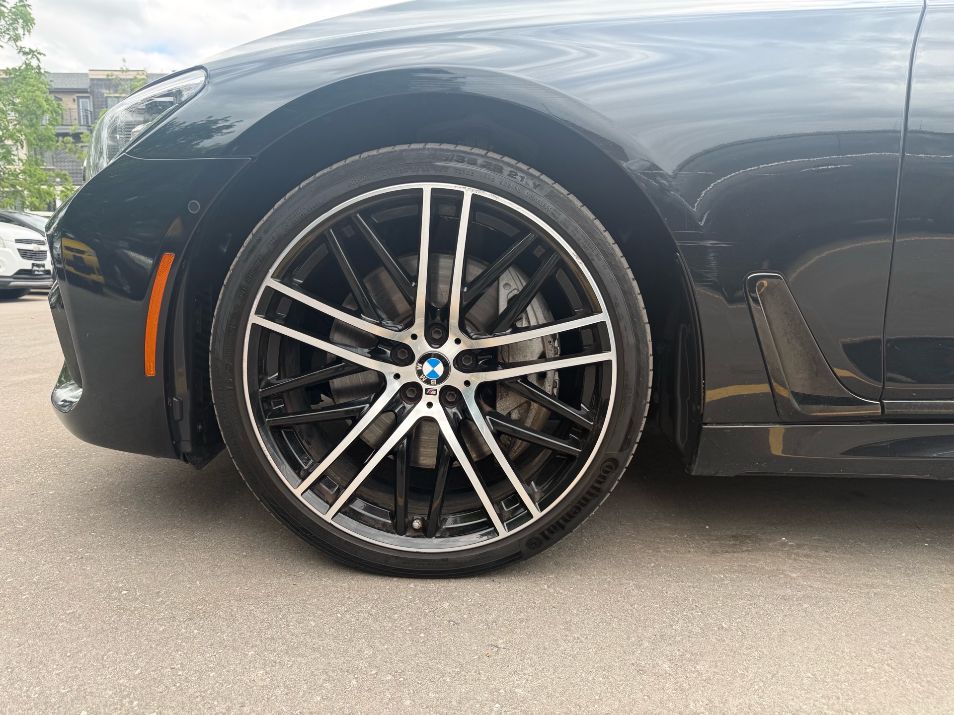 /carage/2019-BMW-7-Series-004547663427642901.jpg