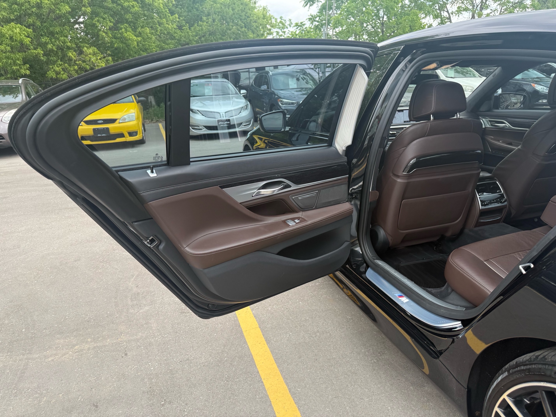 /carage/2019-BMW-7-Series-5836385291548432.jpg