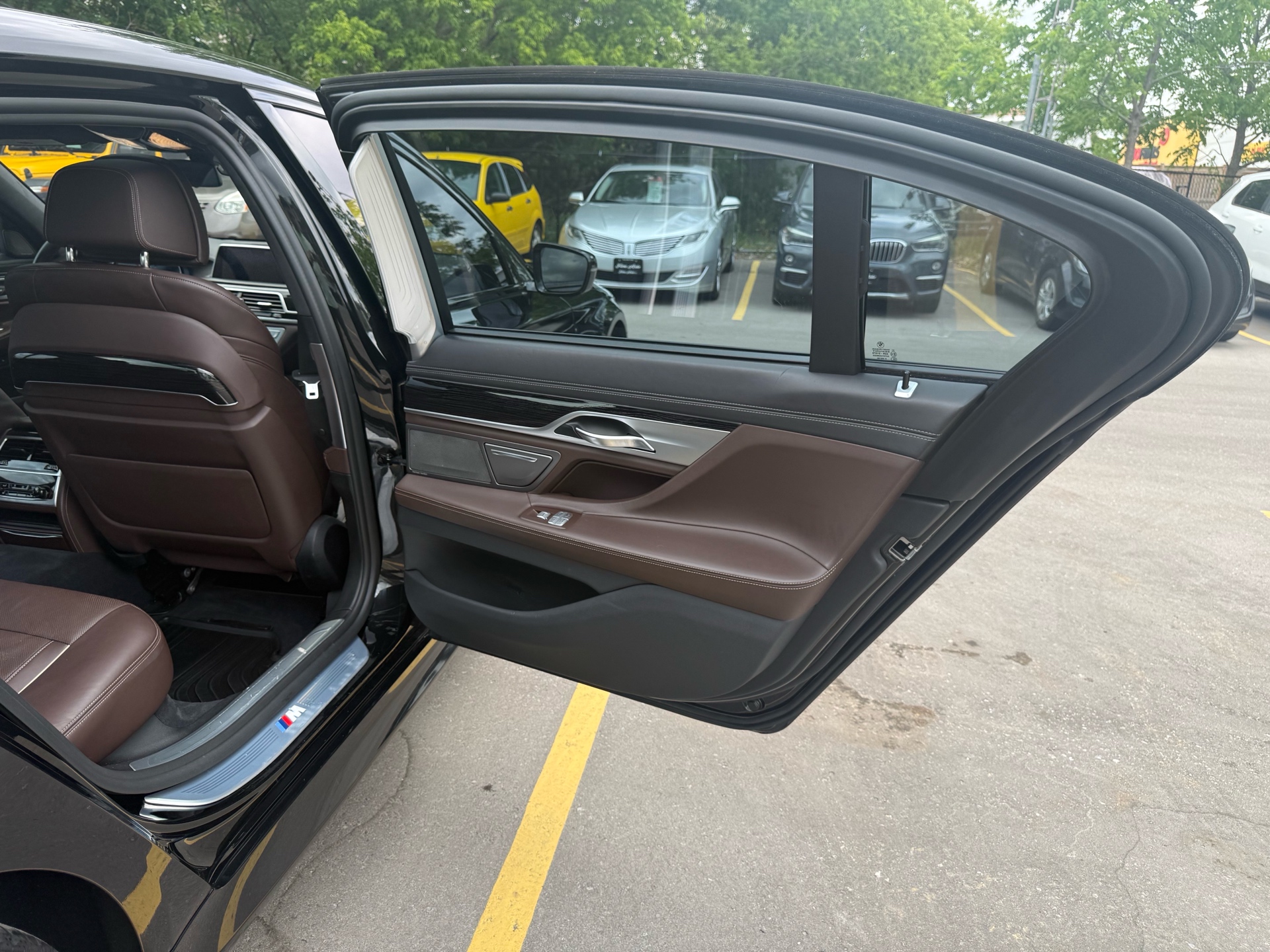 /carage/2019-BMW-7-Series-6111532166793177.jpg
