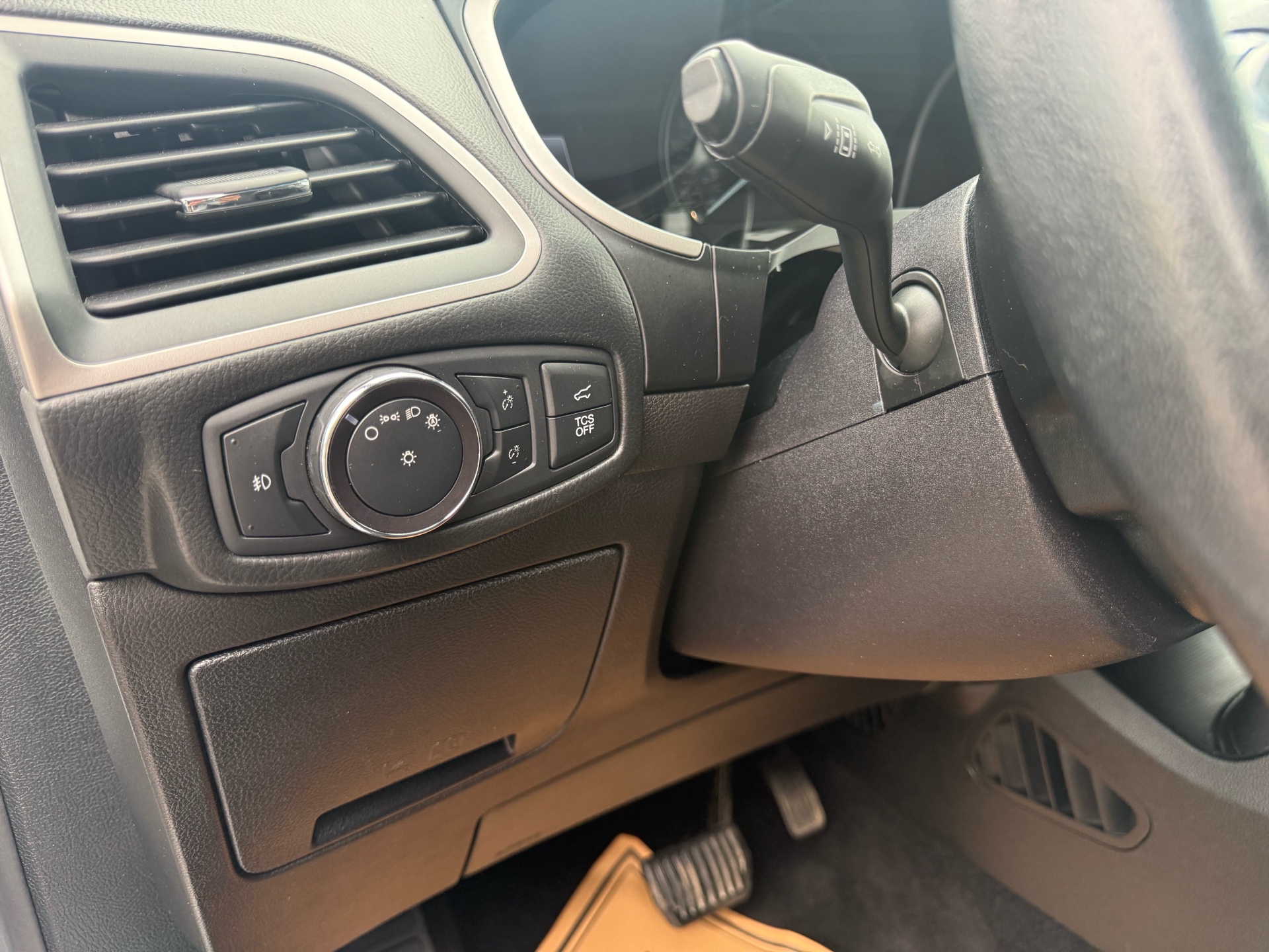 /carage/2019-Ford-Edge-15707007382061433.jpg