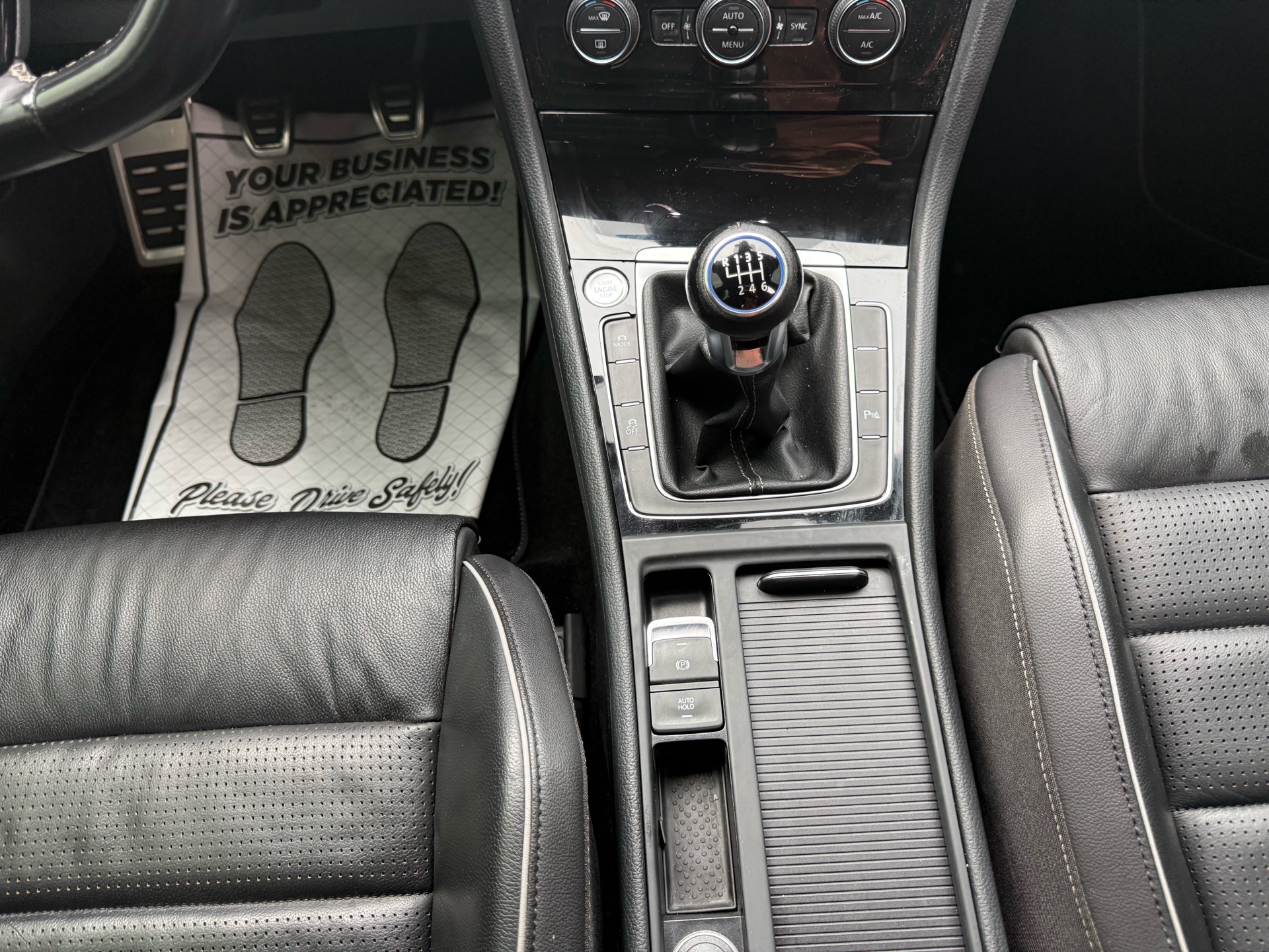 /carage/2019-Volkswagen-GolfR-04411938457565756.jpg