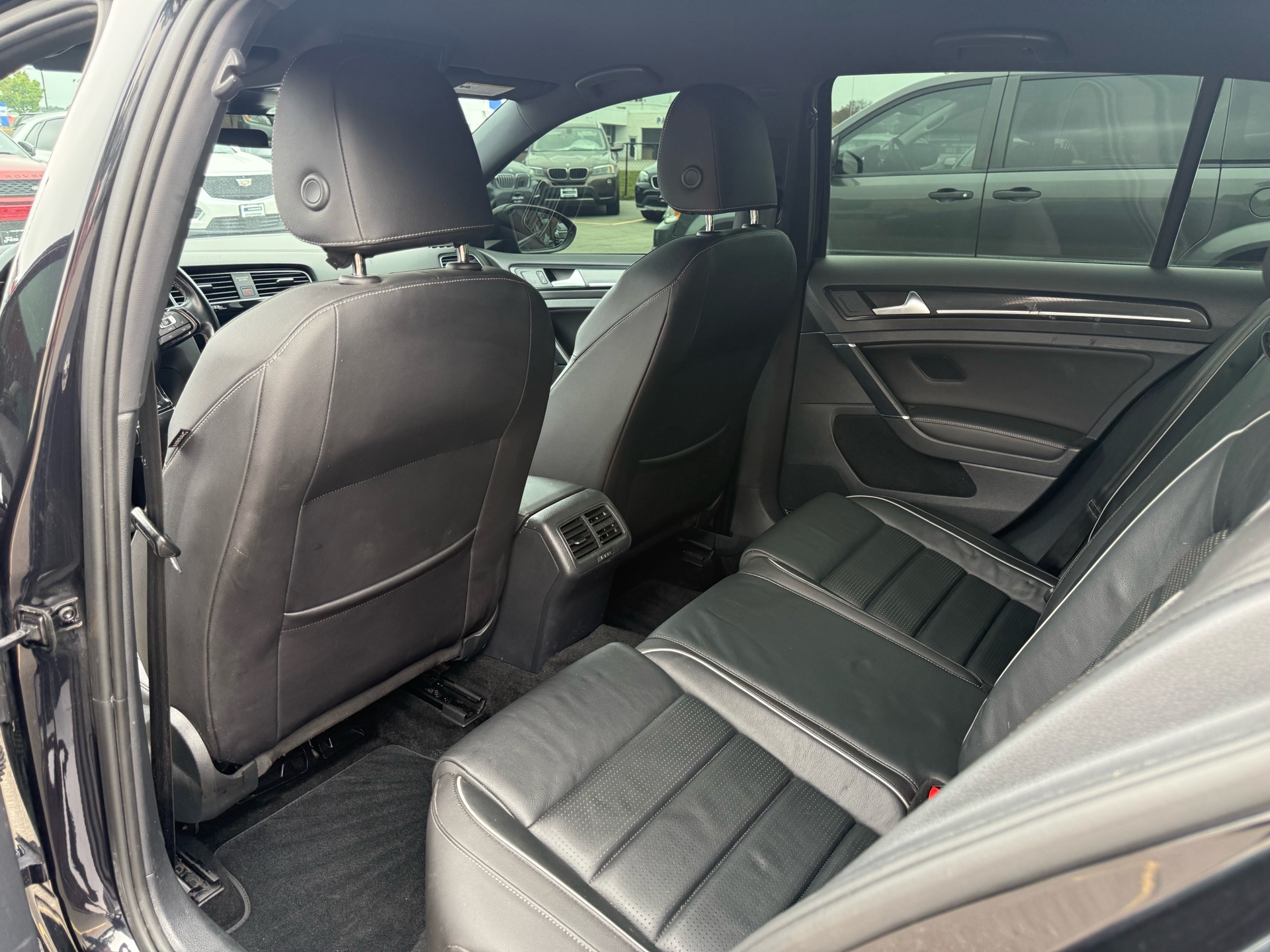 /carage/2019-Volkswagen-GolfR-21720313996084983.jpg