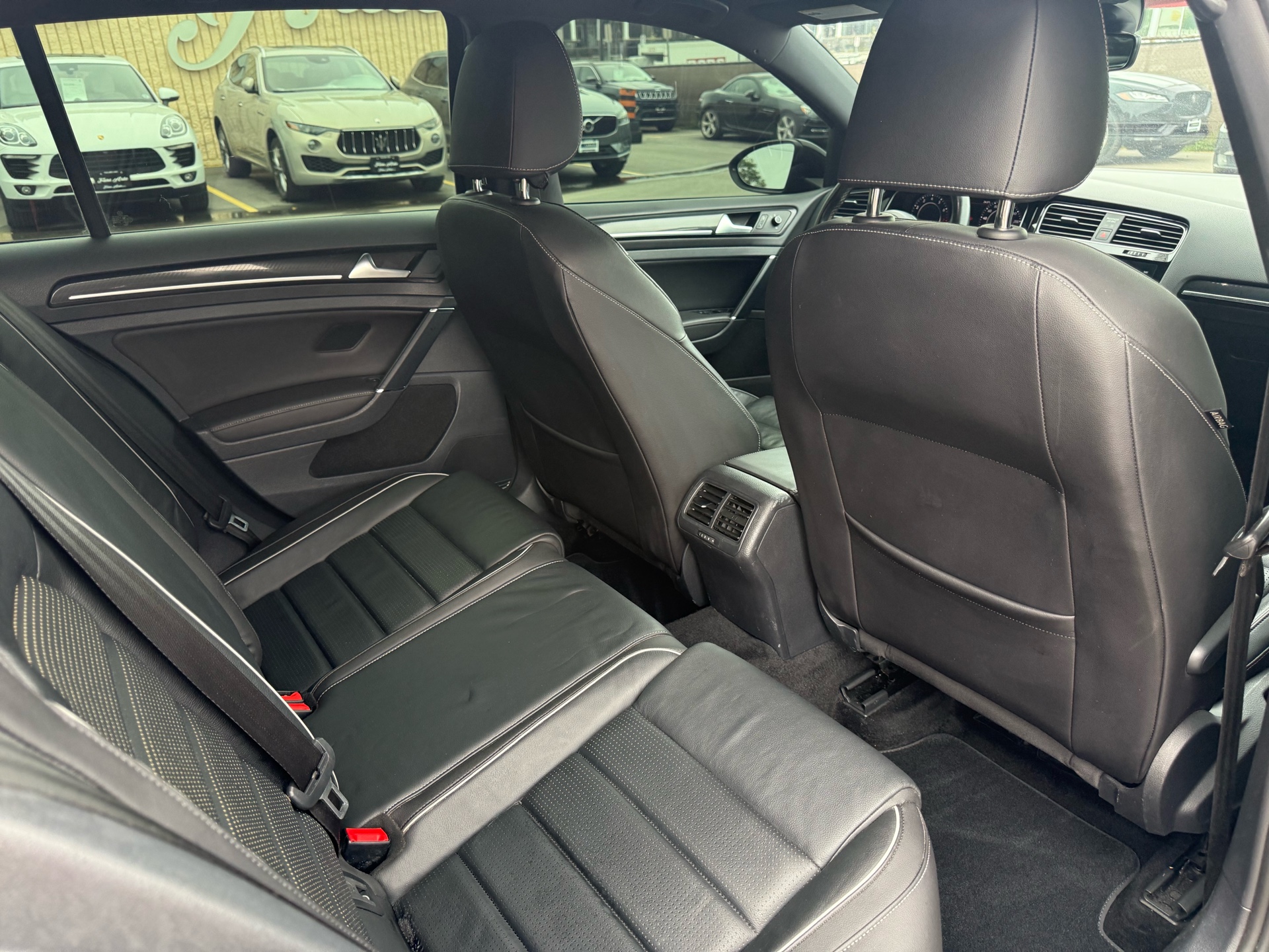 /carage/2019-Volkswagen-GolfR-3369904116314182.jpg