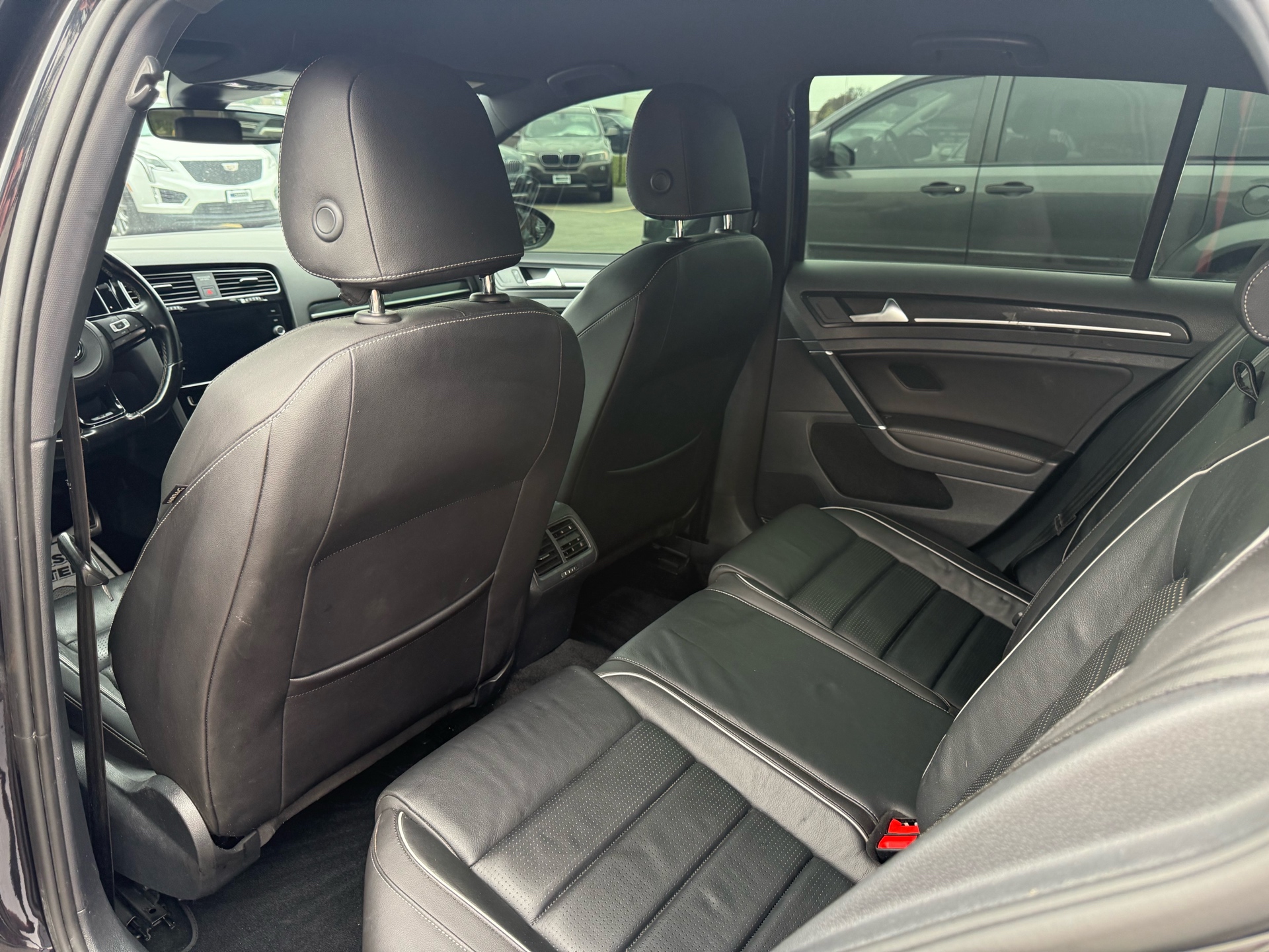 /carage/2019-Volkswagen-GolfR-6511651905920575.jpg