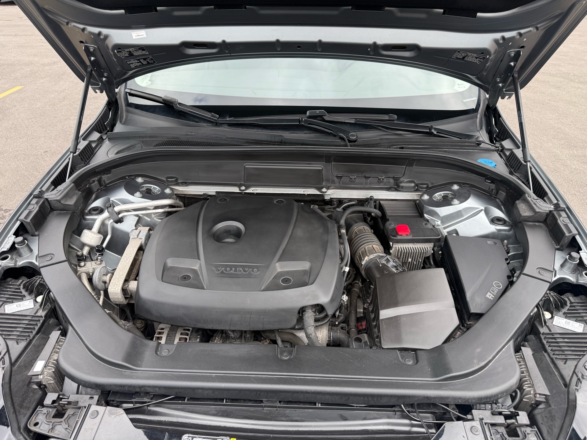 /carage/2019-Volvo-XC60-02198564031361916.jpg