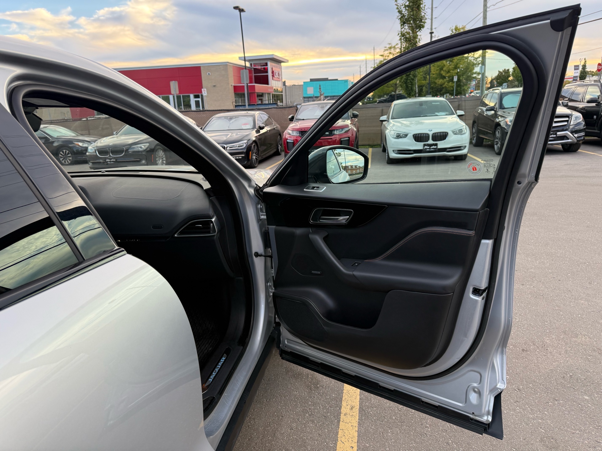 /carage/2020-Jaguar-F-PACE-4338338530487946.jpg