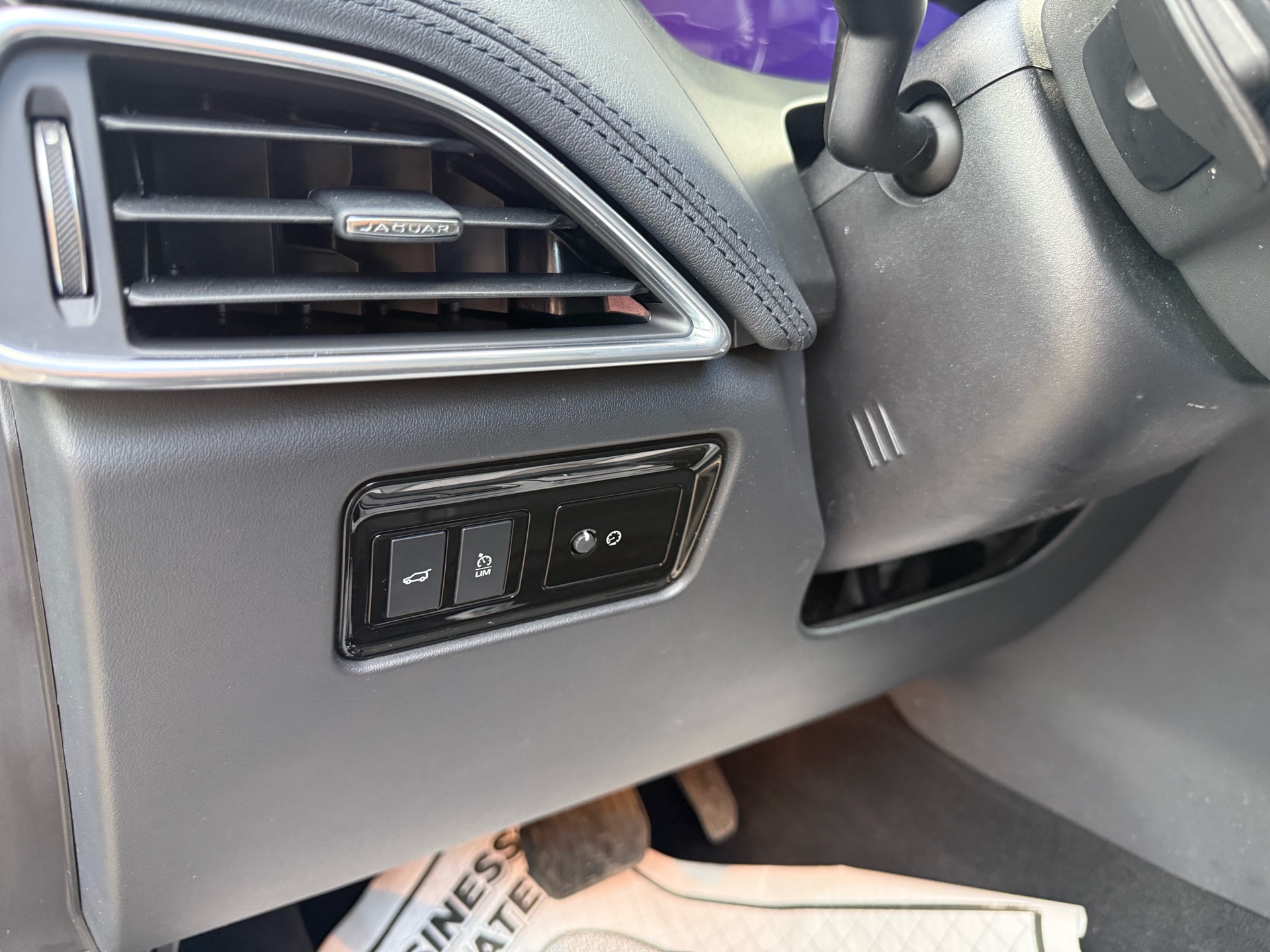 /carage/2020-Jaguar-F-PACE-48014651432657685.jpg