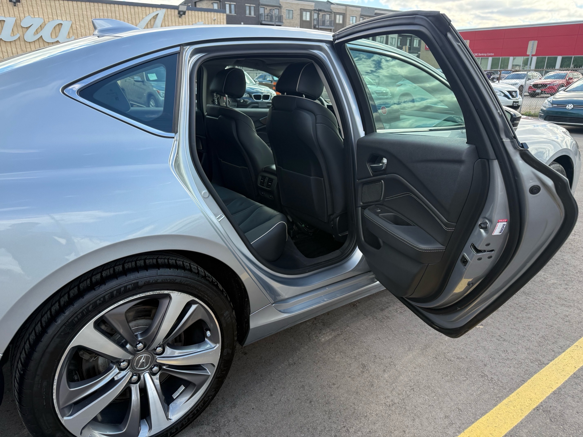 /carage/2021-Acura-TLX-2607987062673065.jpg