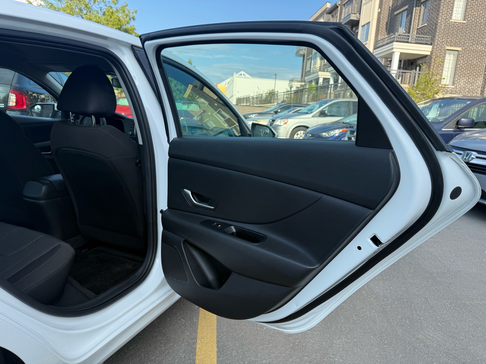 /carage/2023-Hyundai-Elantra-5100603121834122.jpg