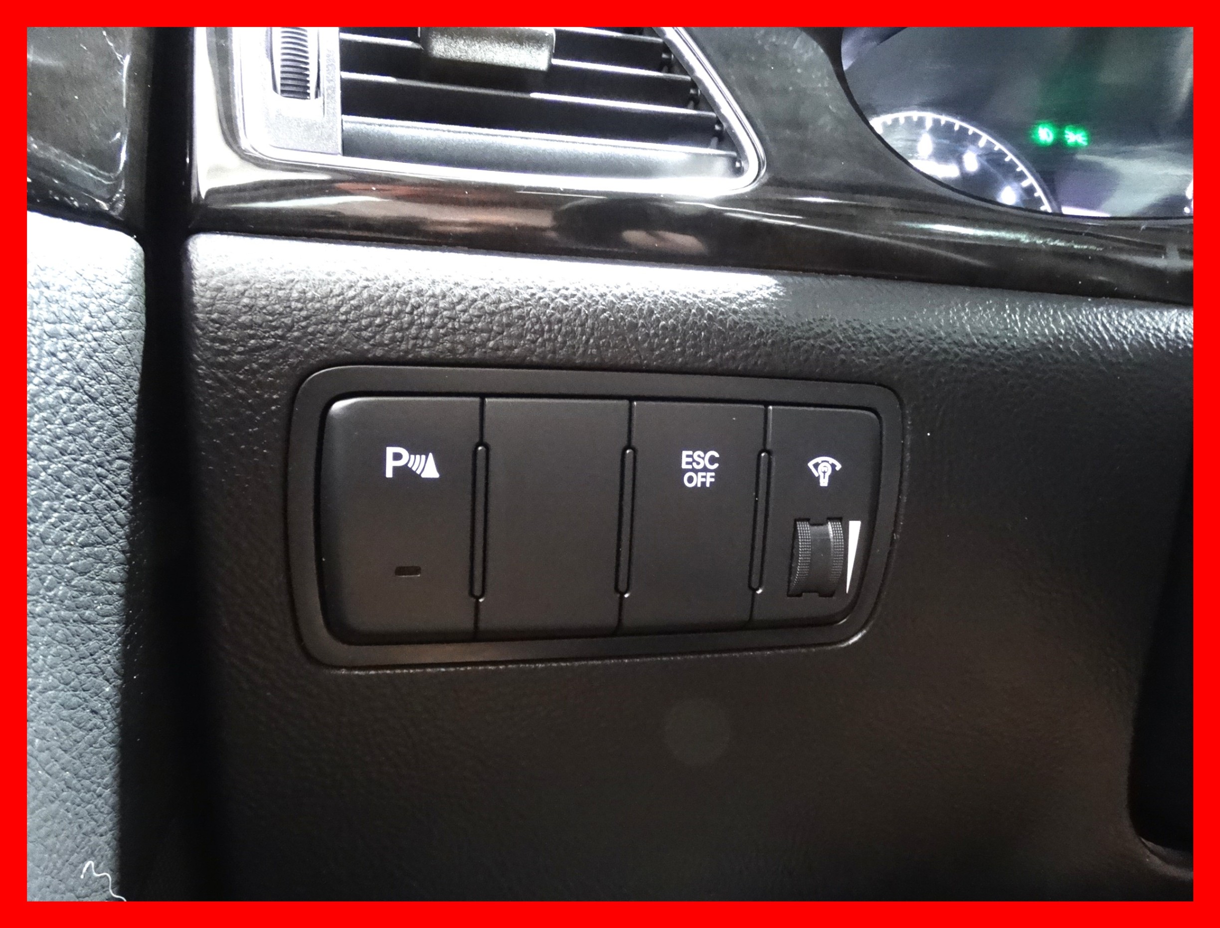/carconnectiontoronto/2012-Hyundai-Genesis-9698195517873063.jpg