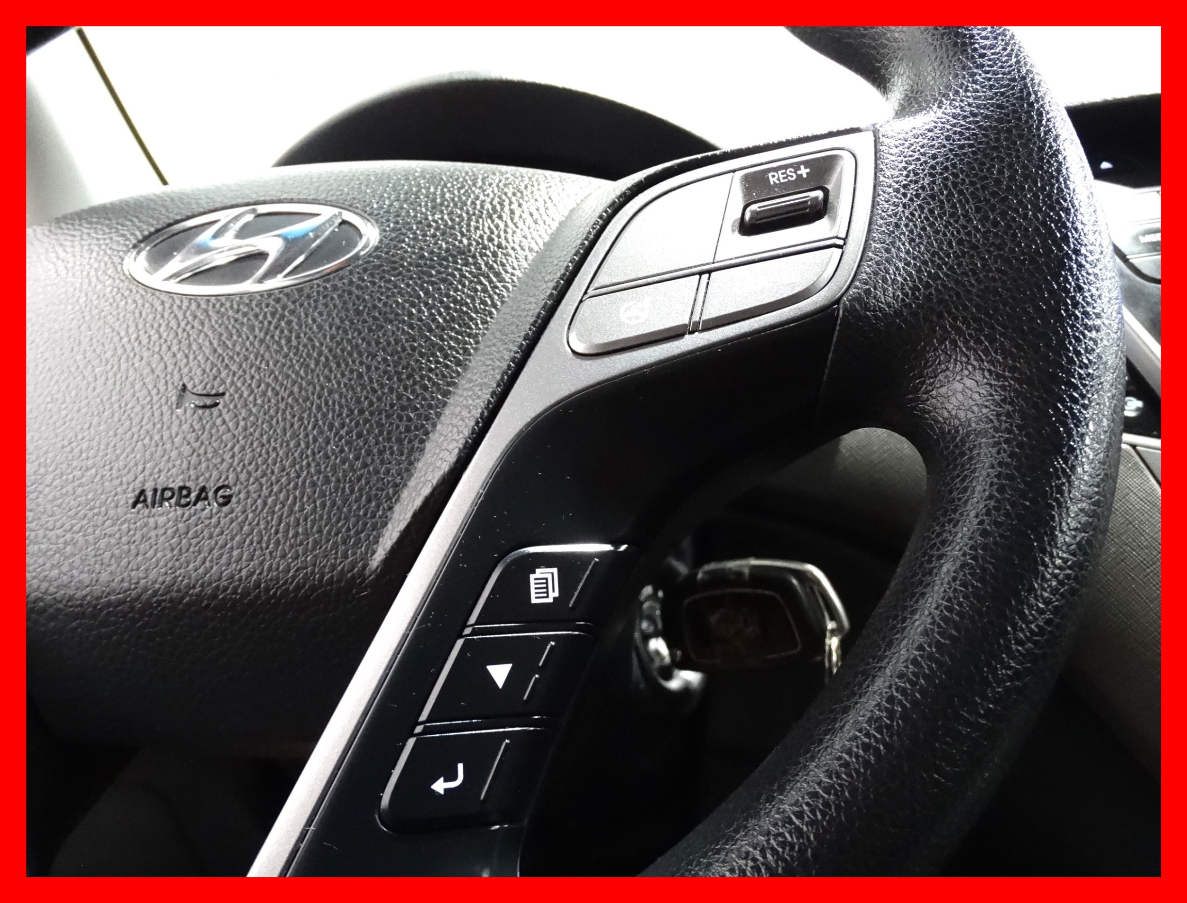 /carconnectiontoronto/2013-Hyundai-SantaFe-09005845593730277.jpg