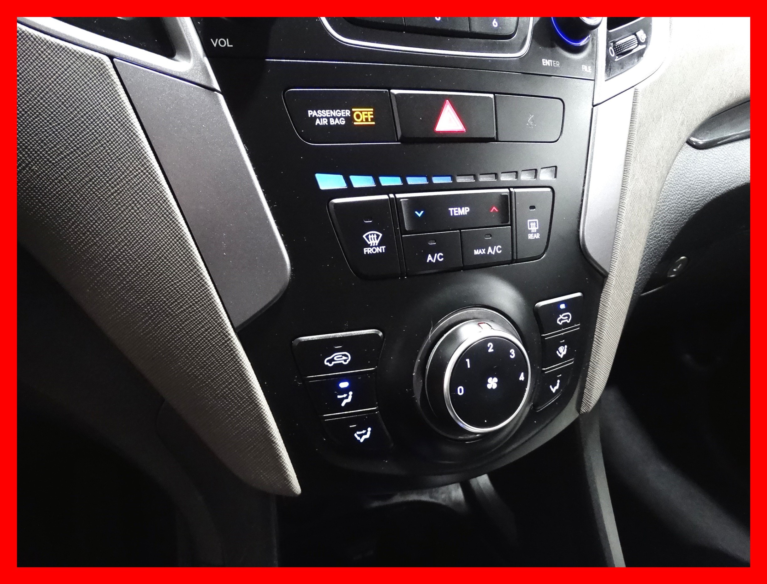 /carconnectiontoronto/2013-Hyundai-SantaFe-12443970290704476.jpg