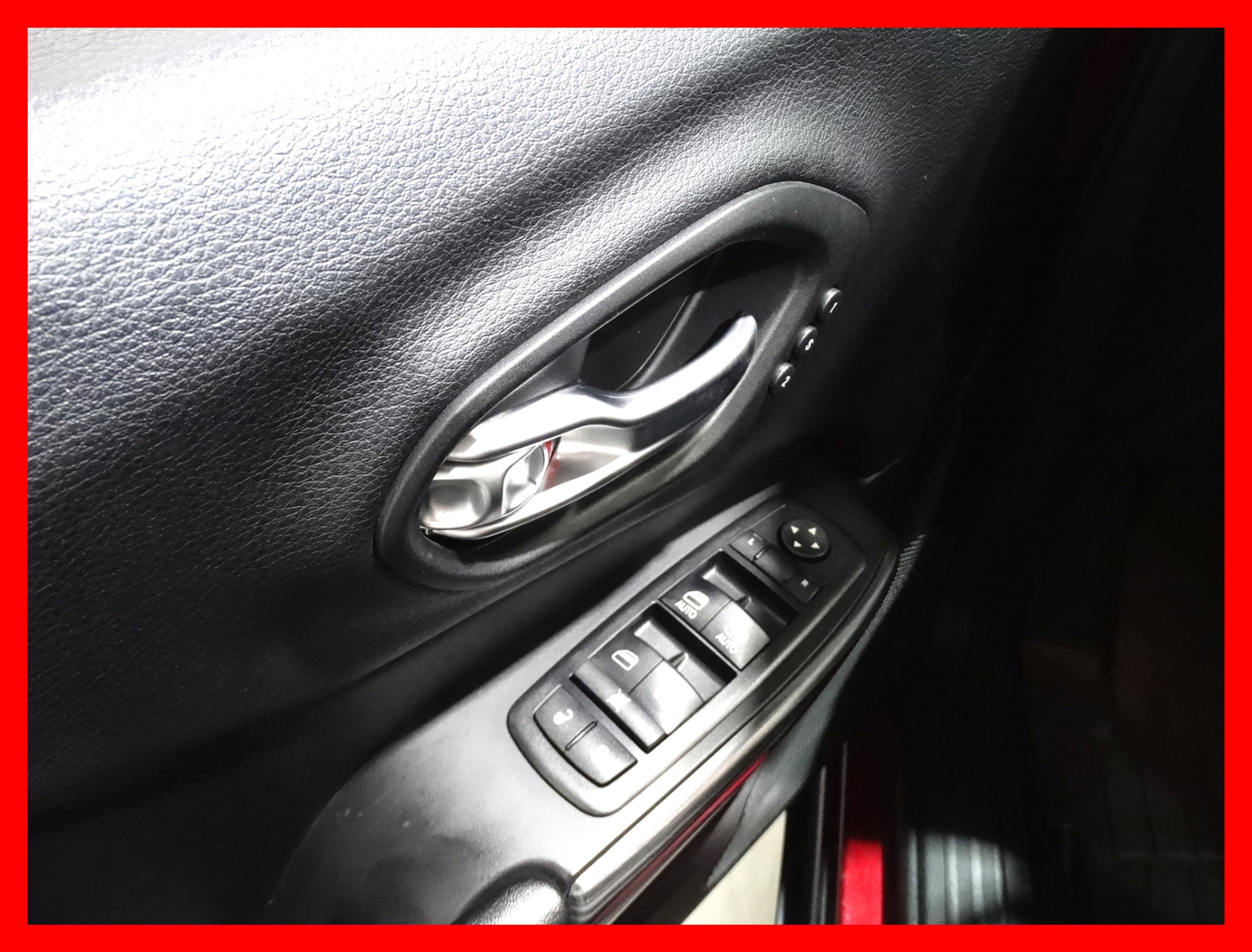 /carconnectiontoronto/2015-Jeep-Cherokee-02748876751921614.jpg