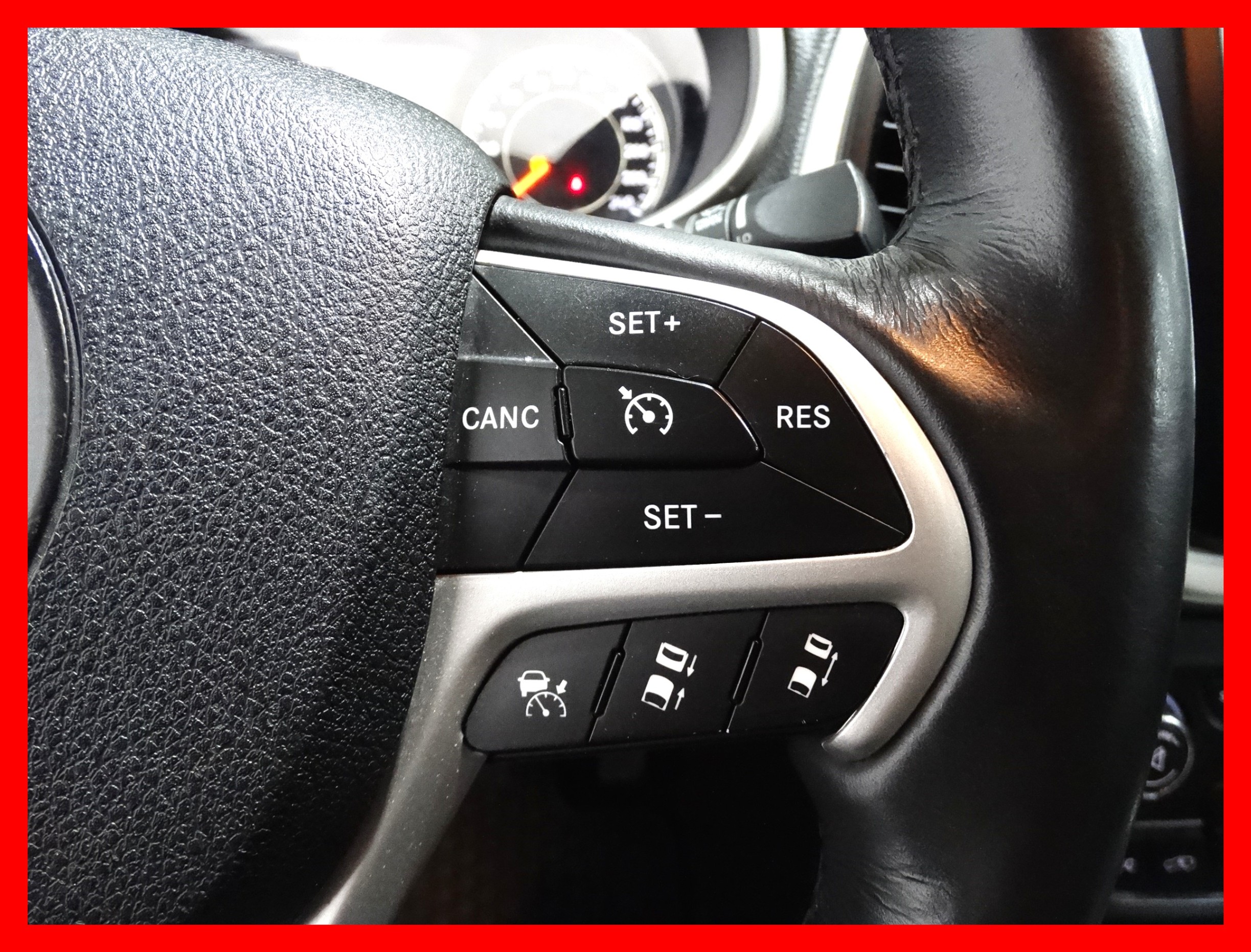 /carconnectiontoronto/2015-Jeep-Cherokee-5211945179012663.jpg