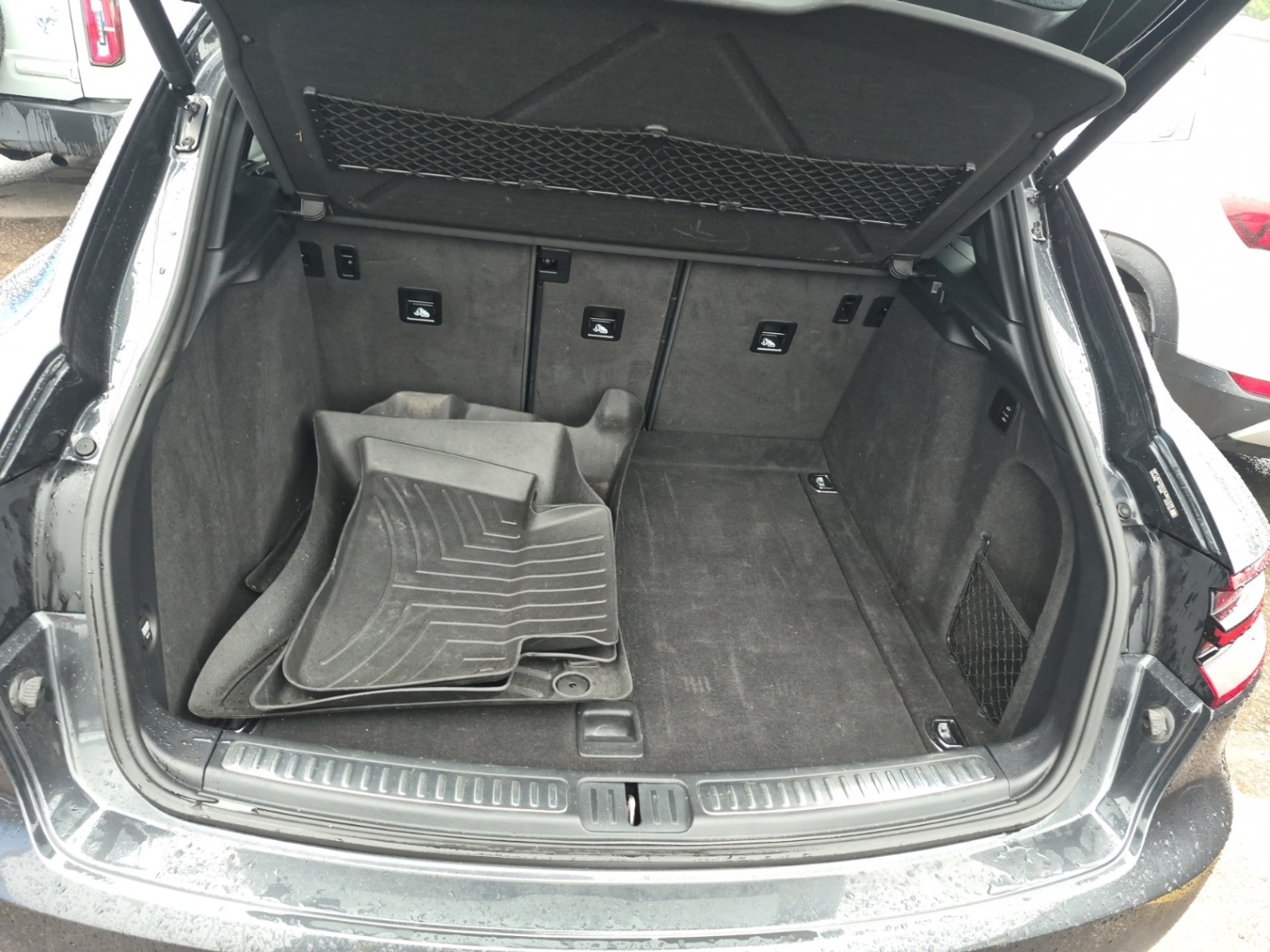 /carconnectiontoronto/2018-Porsche-Macan-4432288540695881.jpg