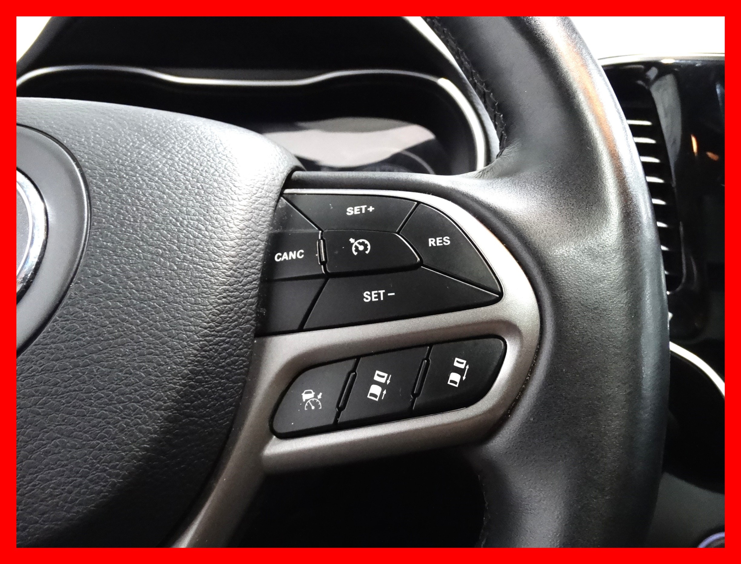 /carconnectiontoronto/2019-Jeep-Cherokee-5055357494912467.jpg